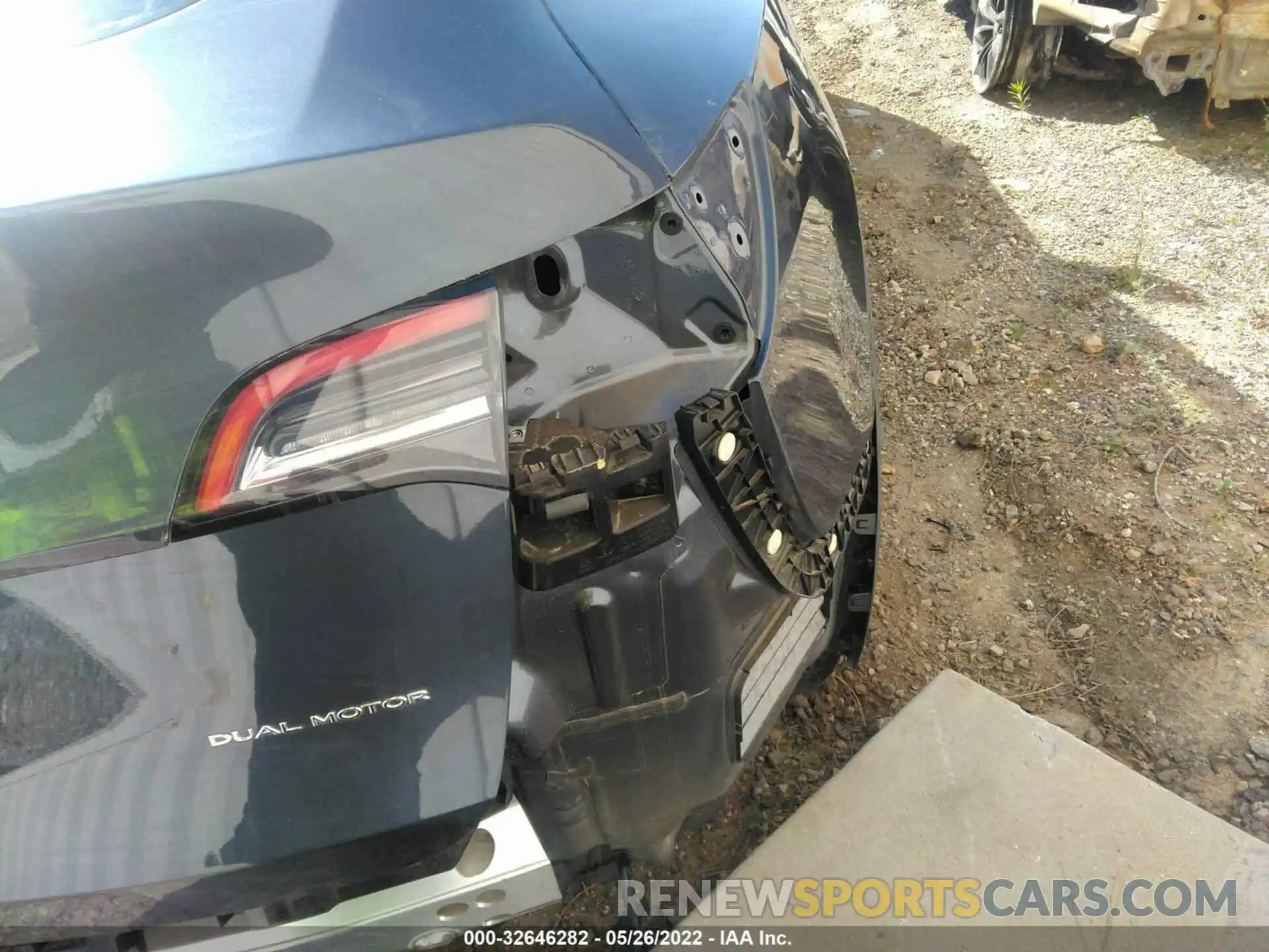 4 Photograph of a damaged car 5YJYGDEE6MF140121 TESLA MODEL Y 2021