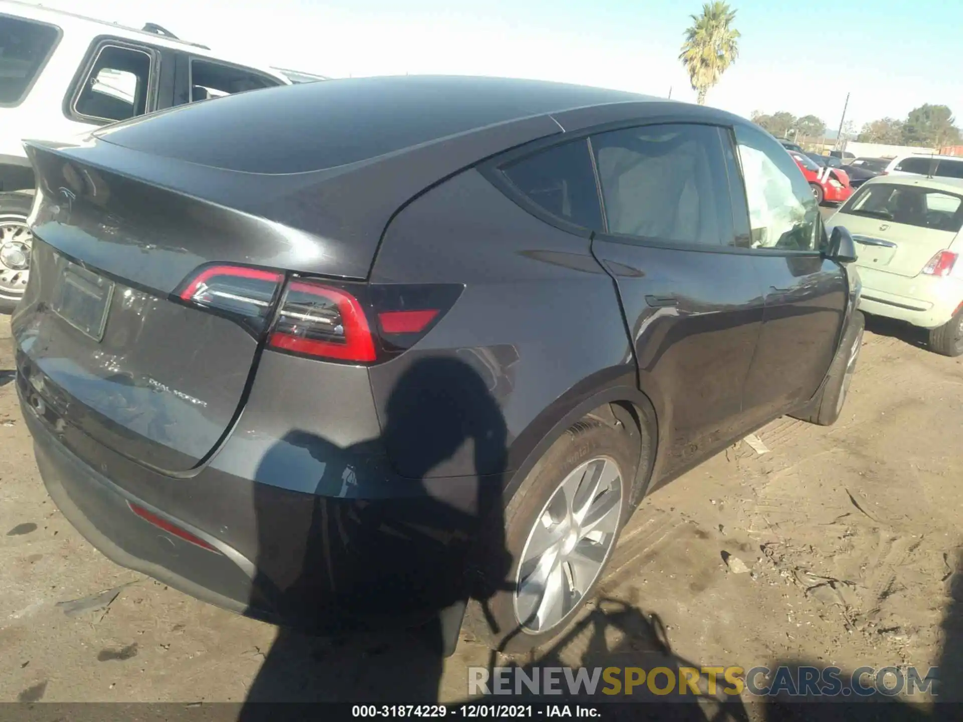 4 Photograph of a damaged car 5YJYGDEE6MF145836 TESLA MODEL Y 2021