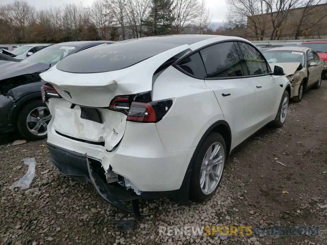 4 Photograph of a damaged car 5YJYGDEE6MF146517 TESLA MODEL Y 2021