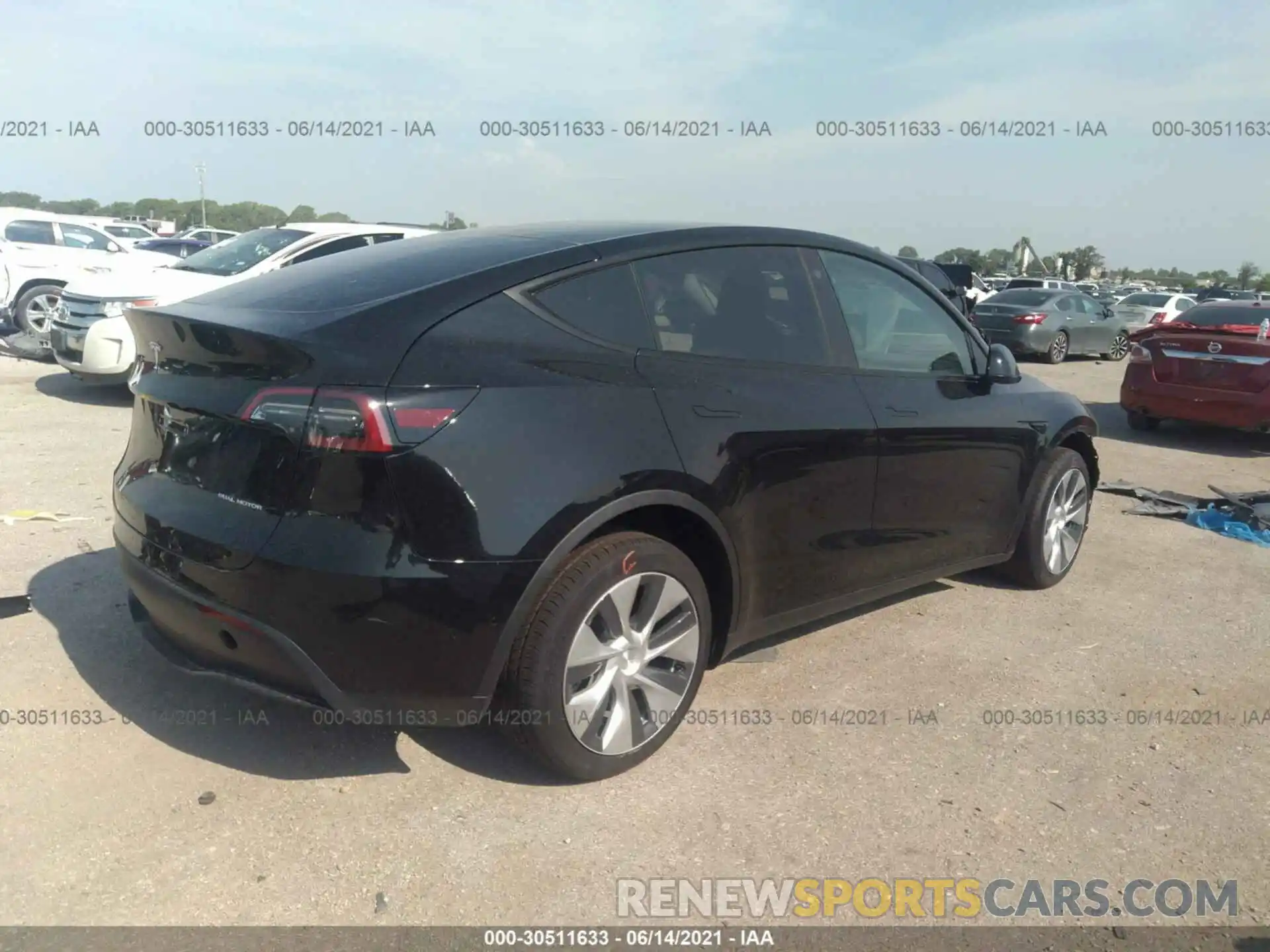 4 Photograph of a damaged car 5YJYGDEE6MF146615 TESLA MODEL Y 2021