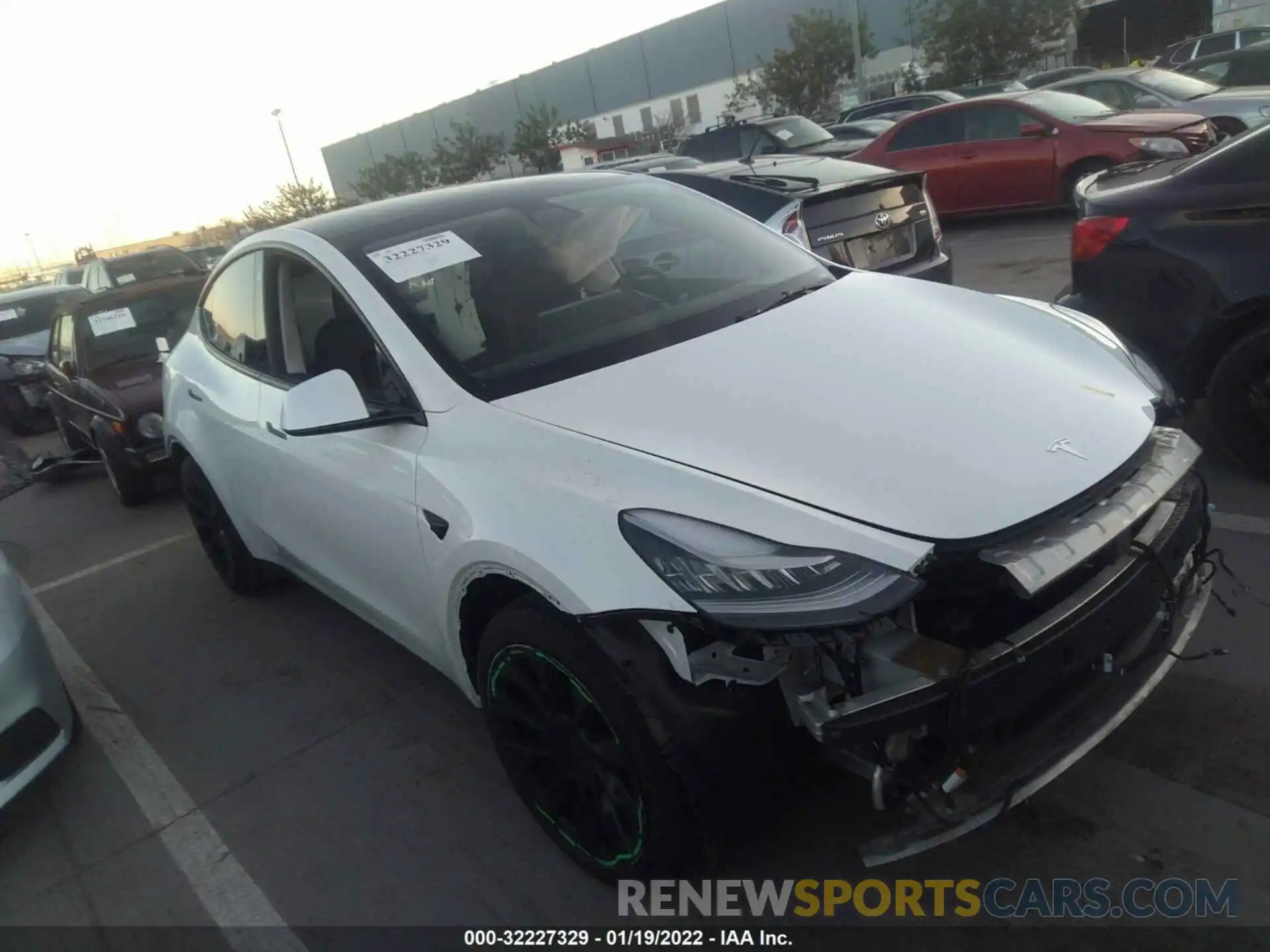 1 Фотография поврежденного автомобиля 5YJYGDEE6MF157100 TESLA MODEL Y 2021