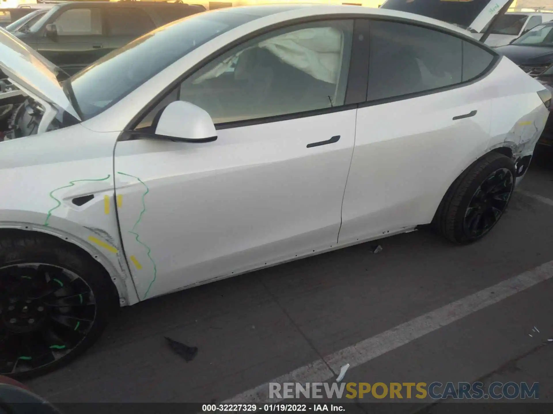 6 Photograph of a damaged car 5YJYGDEE6MF157100 TESLA MODEL Y 2021