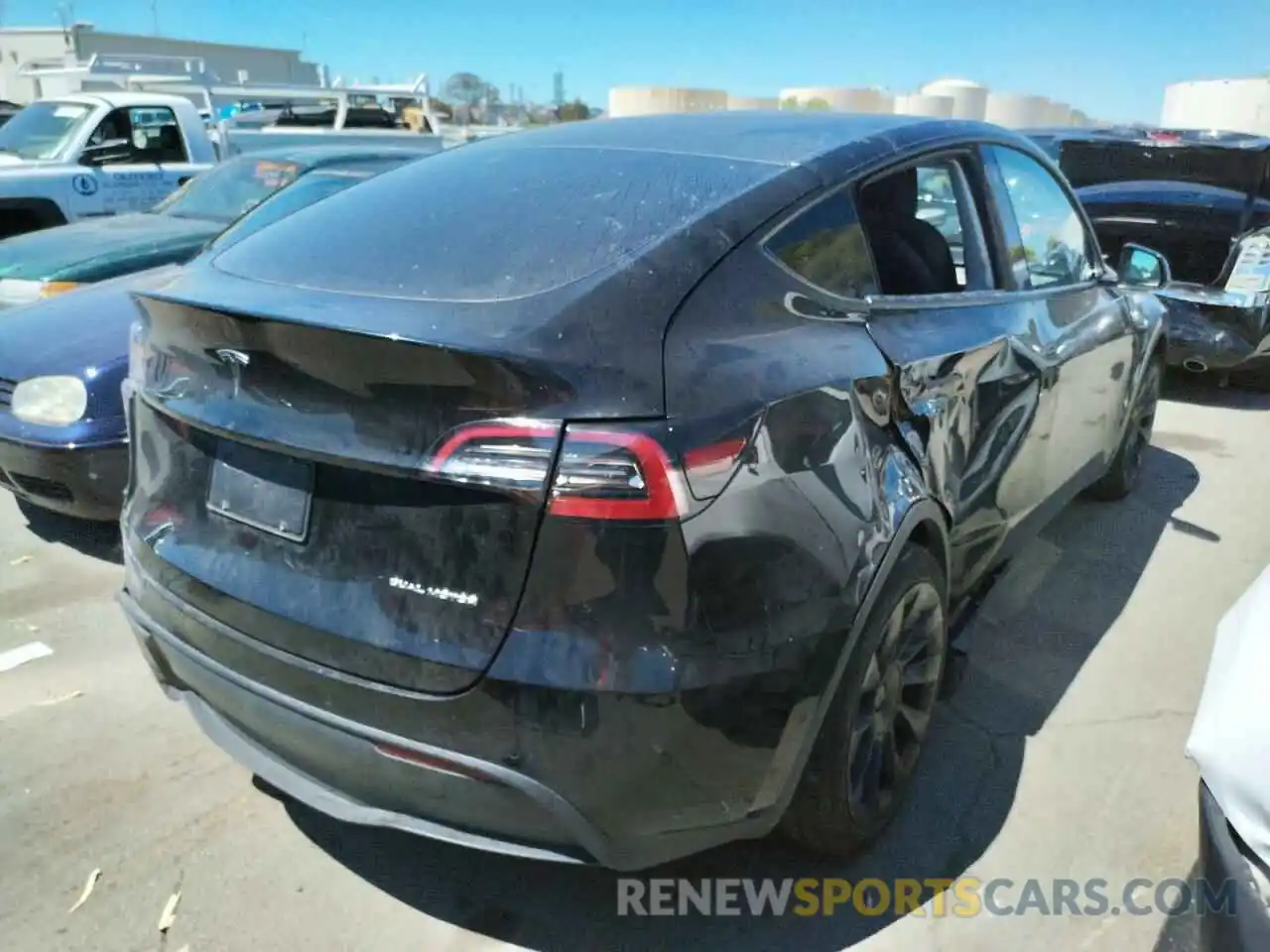 4 Photograph of a damaged car 5YJYGDEE6MF161292 TESLA MODEL Y 2021