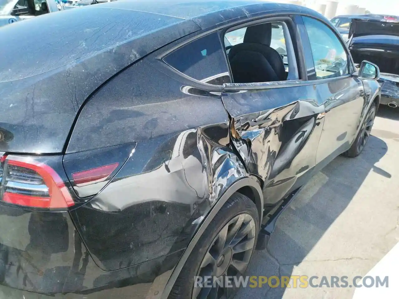 9 Photograph of a damaged car 5YJYGDEE6MF161292 TESLA MODEL Y 2021