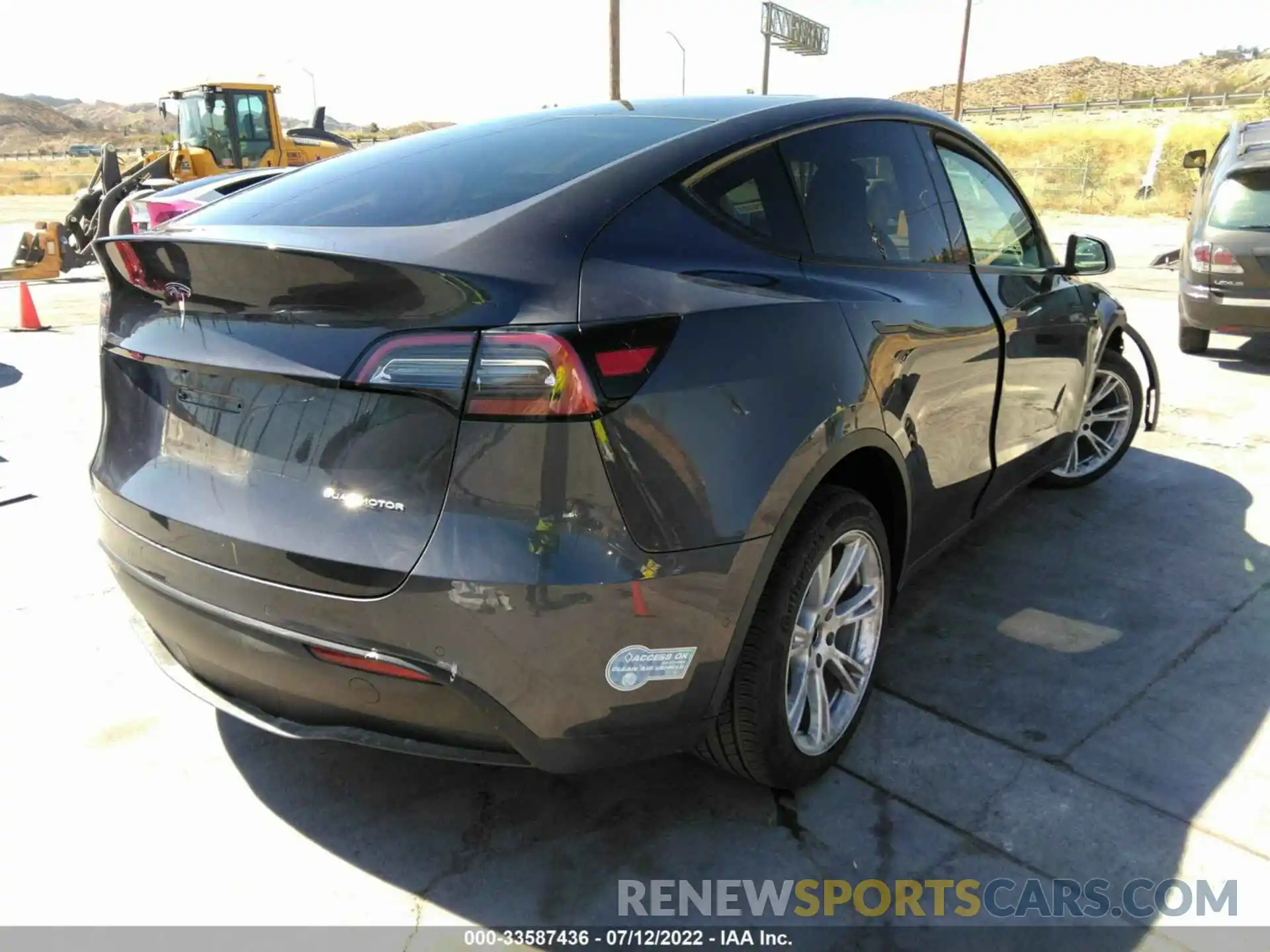 4 Photograph of a damaged car 5YJYGDEE6MF181901 TESLA MODEL Y 2021