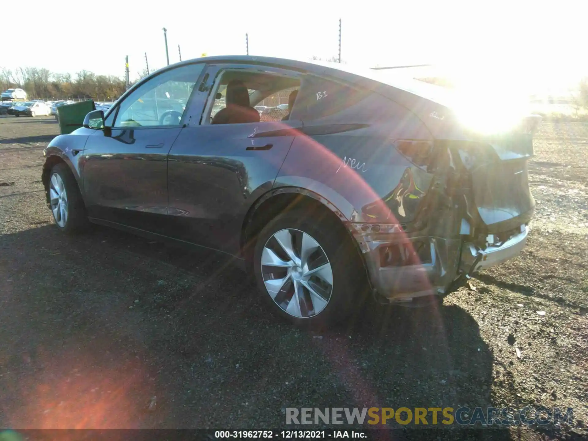 3 Photograph of a damaged car 5YJYGDEE6MF183941 TESLA MODEL Y 2021