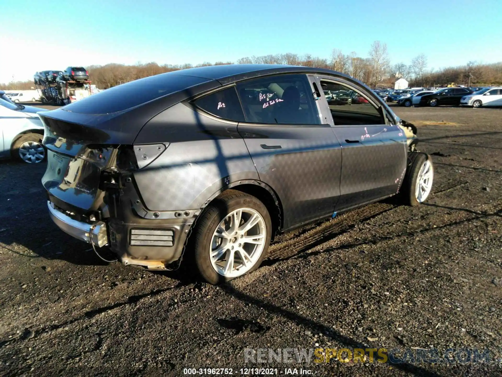 4 Photograph of a damaged car 5YJYGDEE6MF183941 TESLA MODEL Y 2021