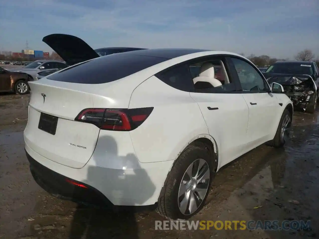 4 Photograph of a damaged car 5YJYGDEE6MF189626 TESLA MODEL Y 2021