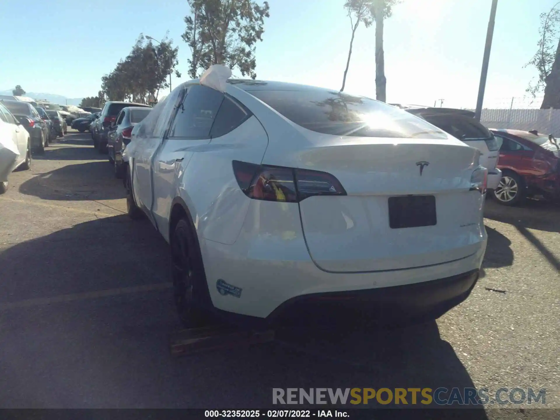 3 Photograph of a damaged car 5YJYGDEE6MF190792 TESLA MODEL Y 2021