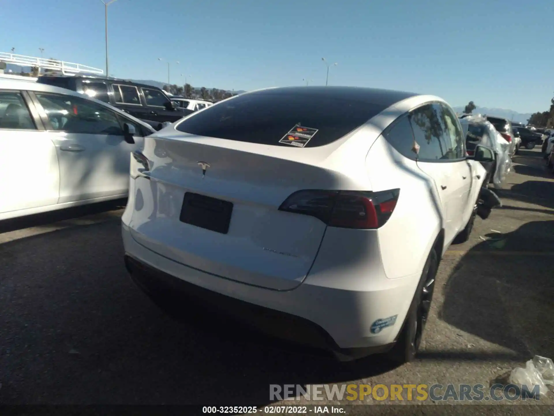 4 Photograph of a damaged car 5YJYGDEE6MF190792 TESLA MODEL Y 2021