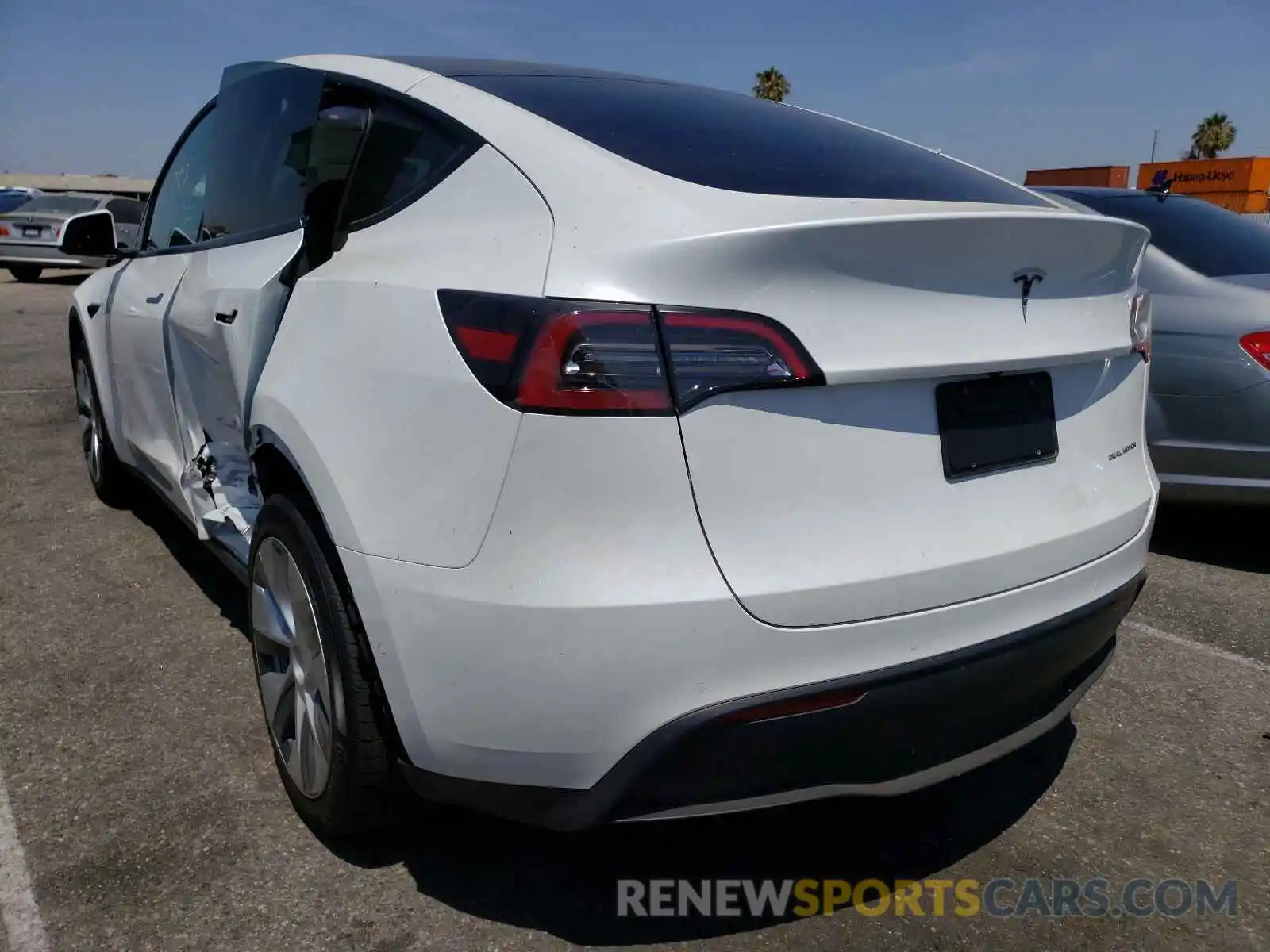 3 Photograph of a damaged car 5YJYGDEE6MF195605 TESLA MODEL Y 2021