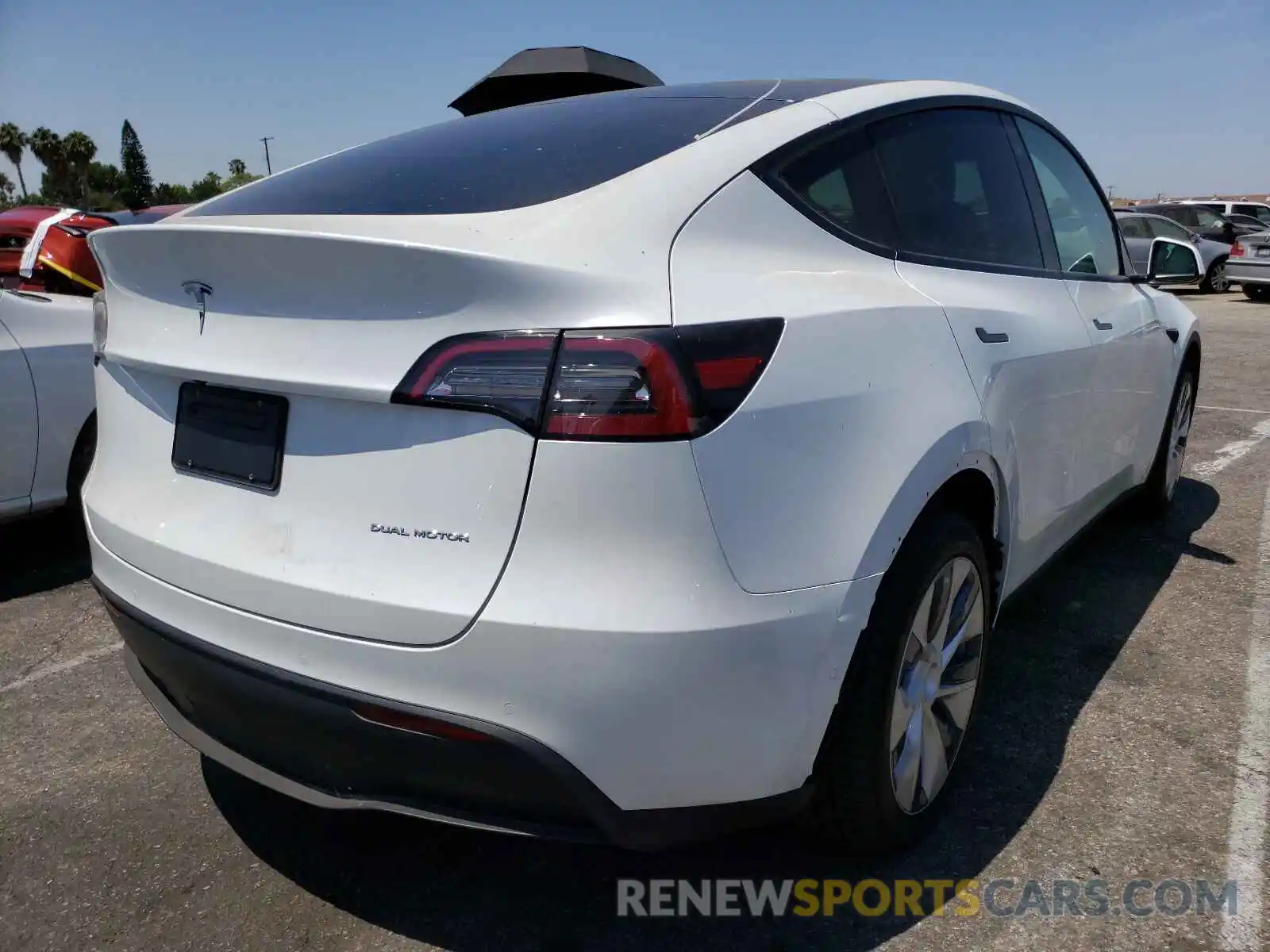 4 Photograph of a damaged car 5YJYGDEE6MF195605 TESLA MODEL Y 2021