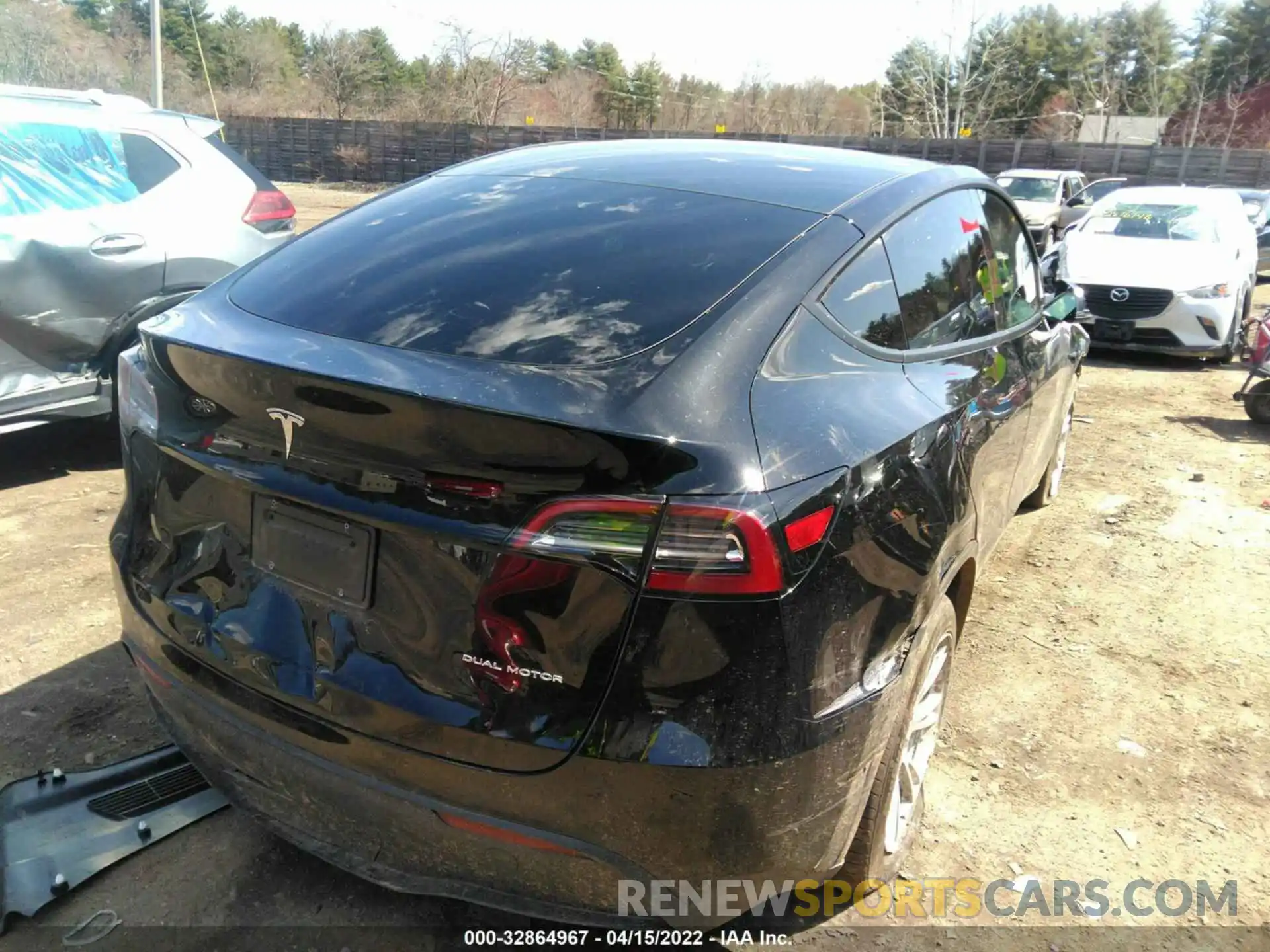 4 Photograph of a damaged car 5YJYGDEE6MF198455 TESLA MODEL Y 2021