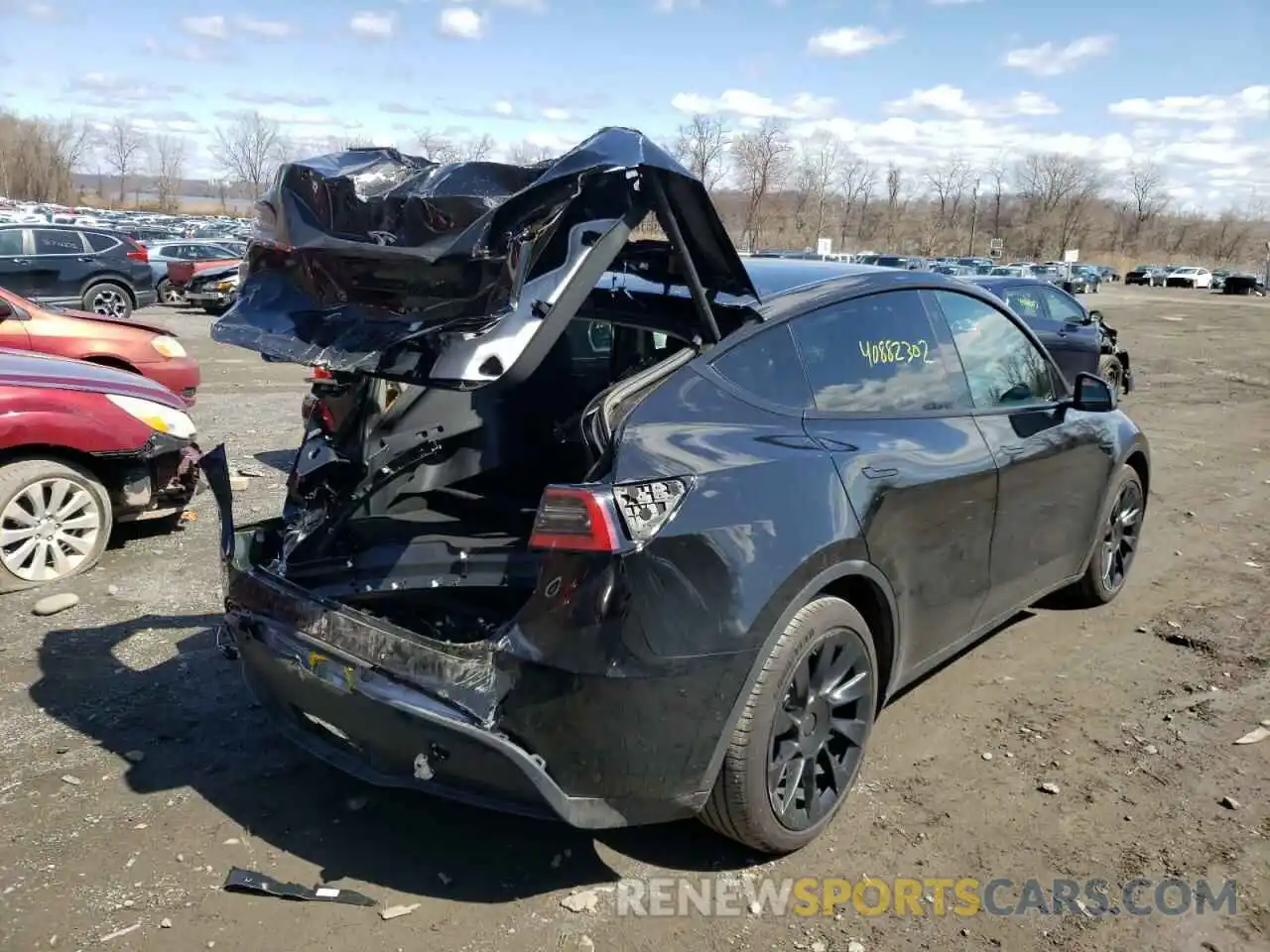 4 Photograph of a damaged car 5YJYGDEE6MF199850 TESLA MODEL Y 2021