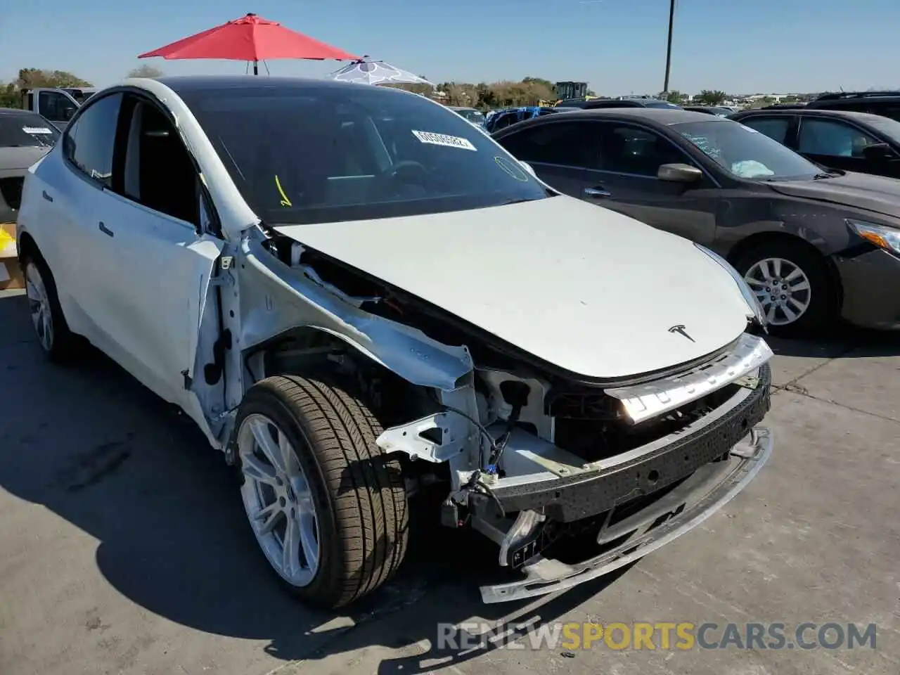 1 Photograph of a damaged car 5YJYGDEE6MF211074 TESLA MODEL Y 2021