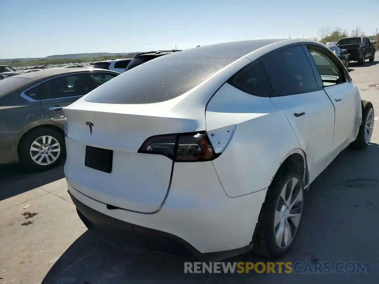 4 Photograph of a damaged car 5YJYGDEE6MF211074 TESLA MODEL Y 2021