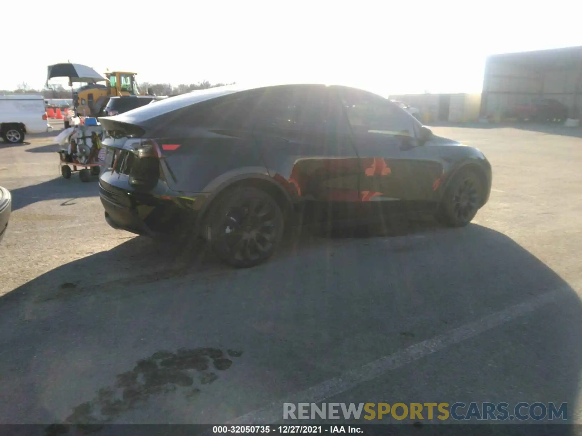 4 Photograph of a damaged car 5YJYGDEE6MF229347 TESLA MODEL Y 2021