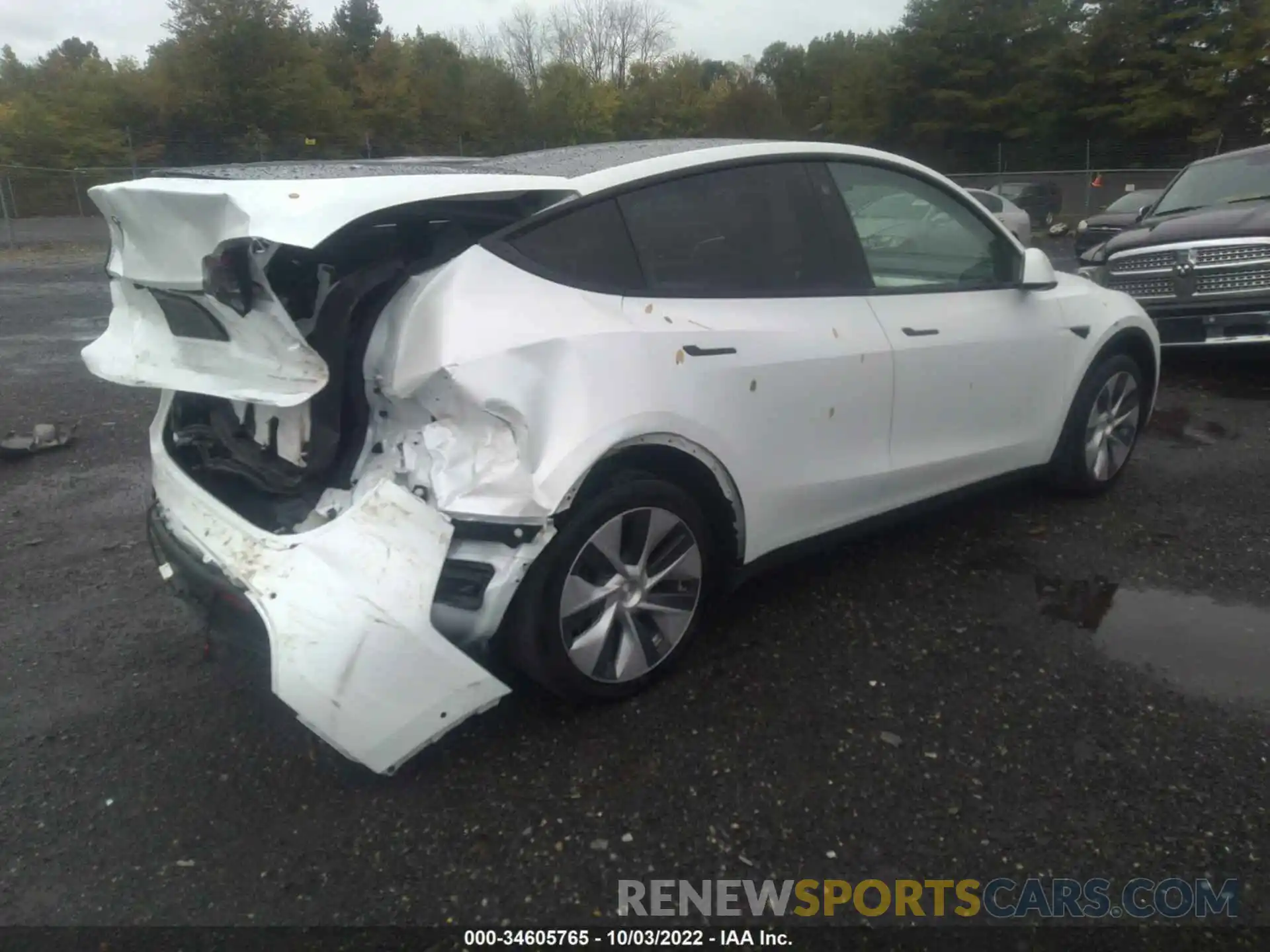 4 Photograph of a damaged car 5YJYGDEE6MF230966 TESLA MODEL Y 2021