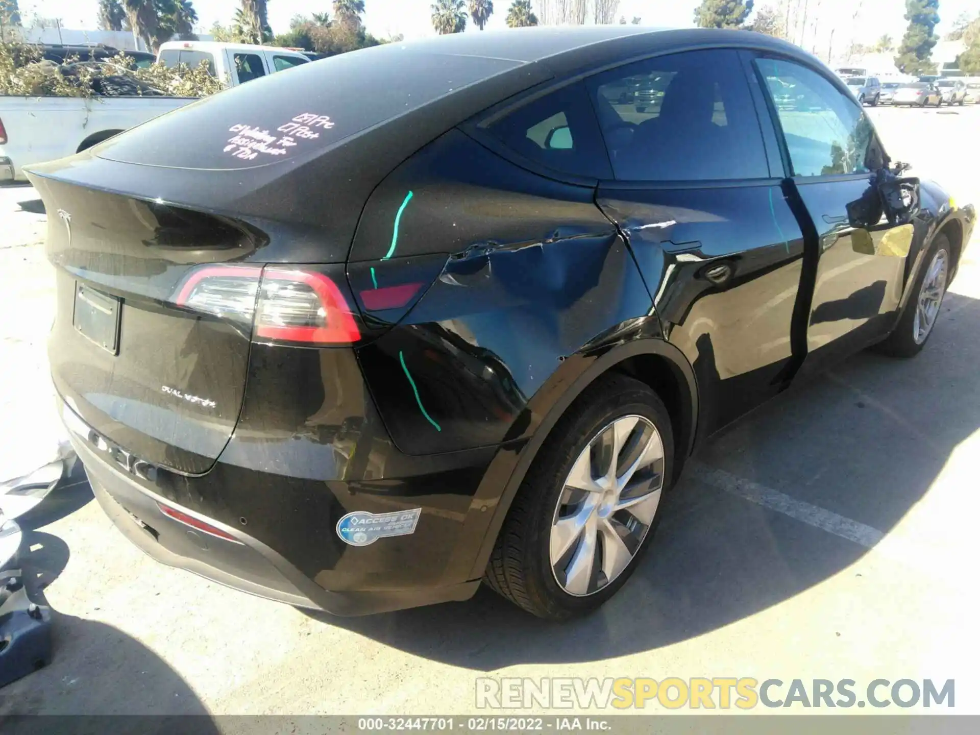 4 Photograph of a damaged car 5YJYGDEE6MF241451 TESLA MODEL Y 2021