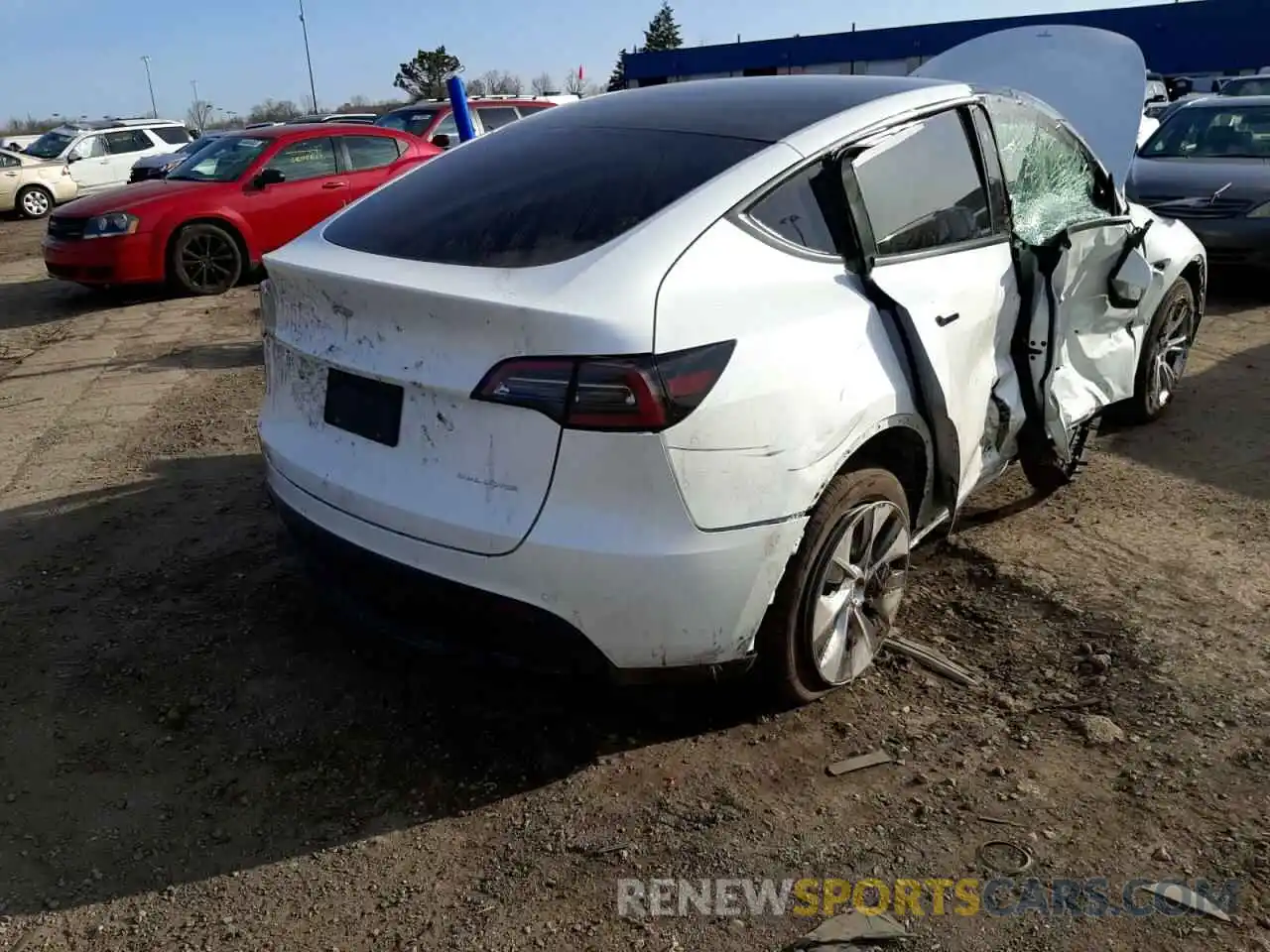 4 Photograph of a damaged car 5YJYGDEE6MF261991 TESLA MODEL Y 2021