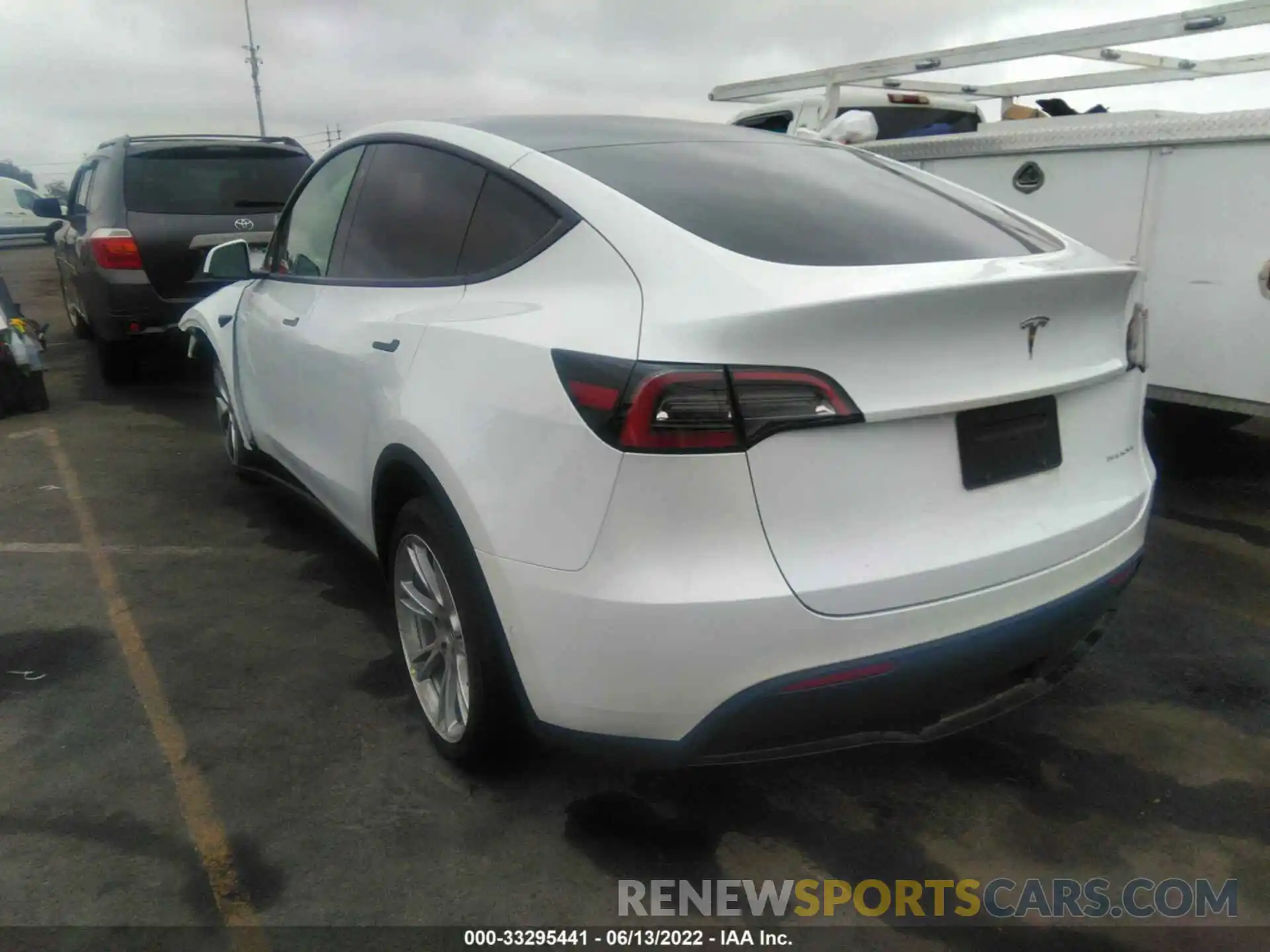 3 Photograph of a damaged car 5YJYGDEE6MF262462 TESLA MODEL Y 2021