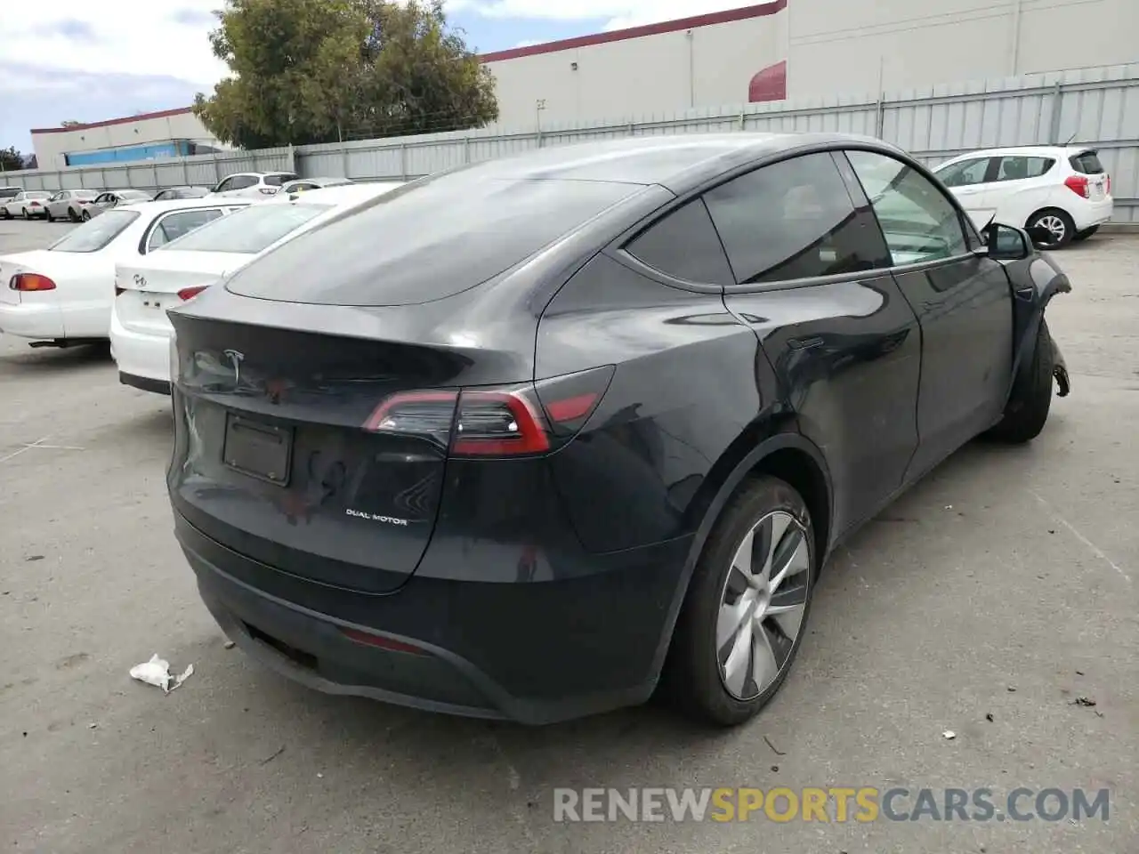 4 Photograph of a damaged car 5YJYGDEE6MF270013 TESLA MODEL Y 2021