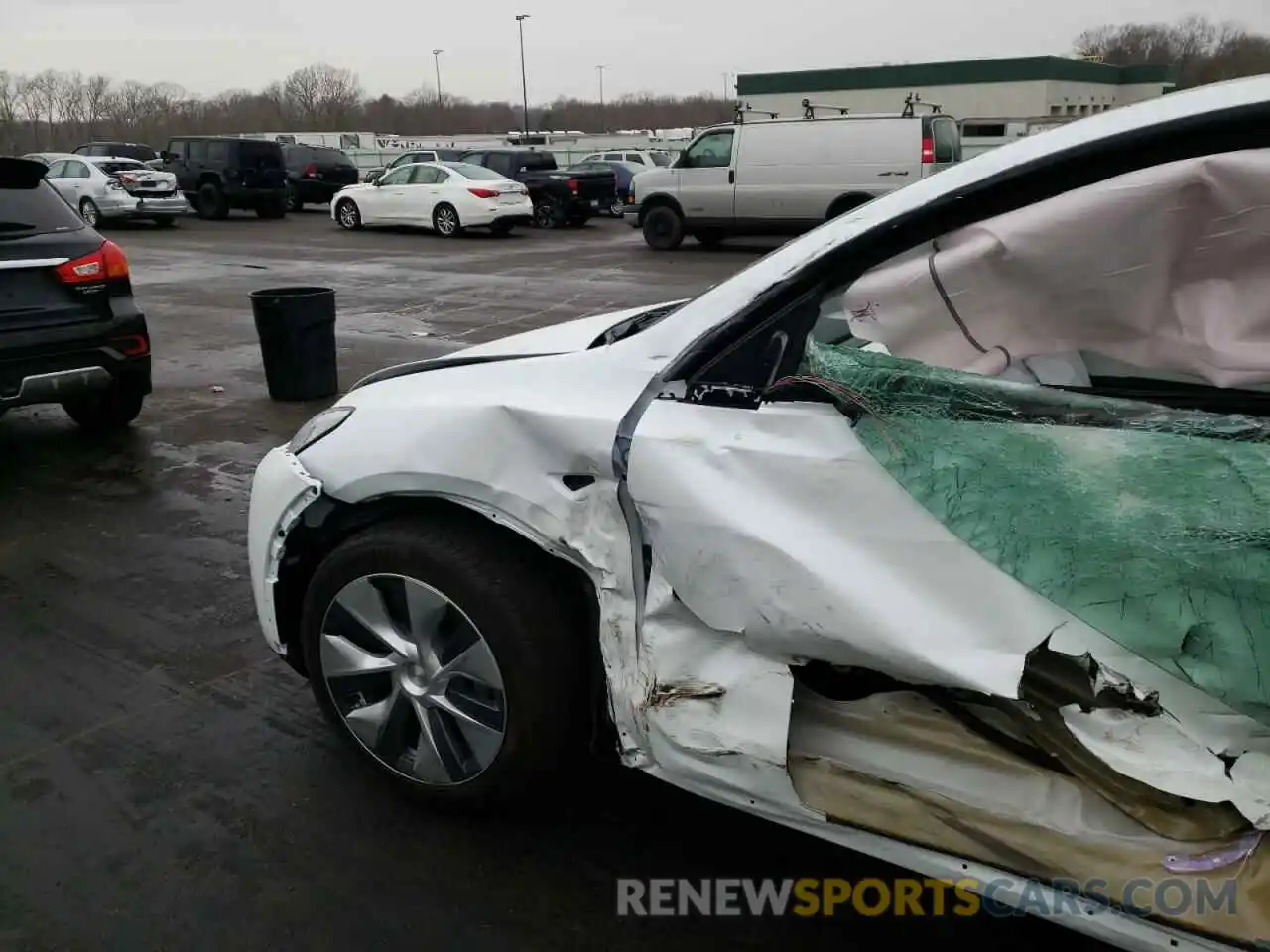 10 Photograph of a damaged car 5YJYGDEE6MF271114 TESLA MODEL Y 2021