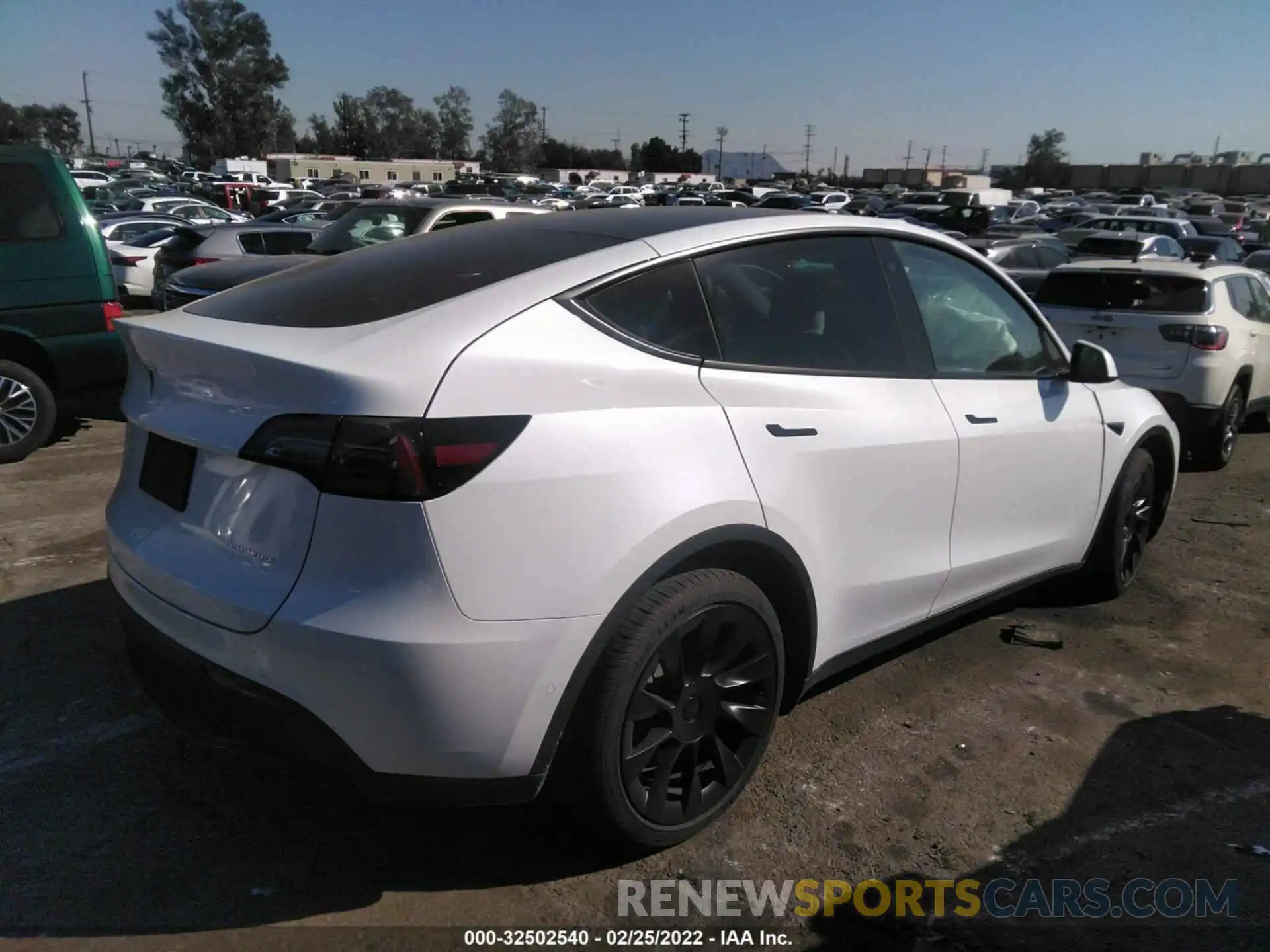 4 Photograph of a damaged car 5YJYGDEE6MF294764 TESLA MODEL Y 2021