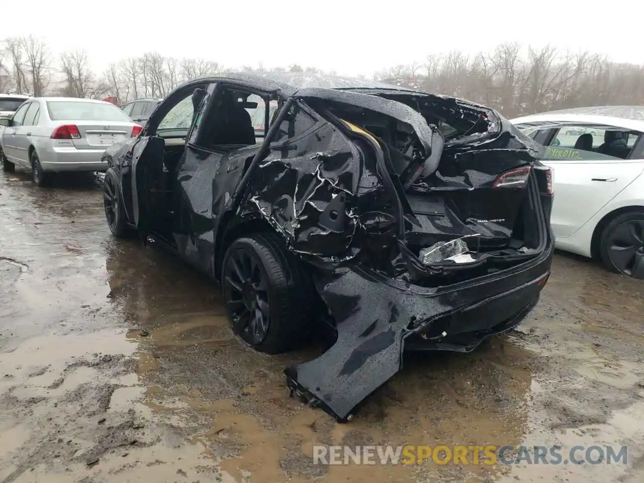 3 Photograph of a damaged car 5YJYGDEE6MF301566 TESLA MODEL Y 2021