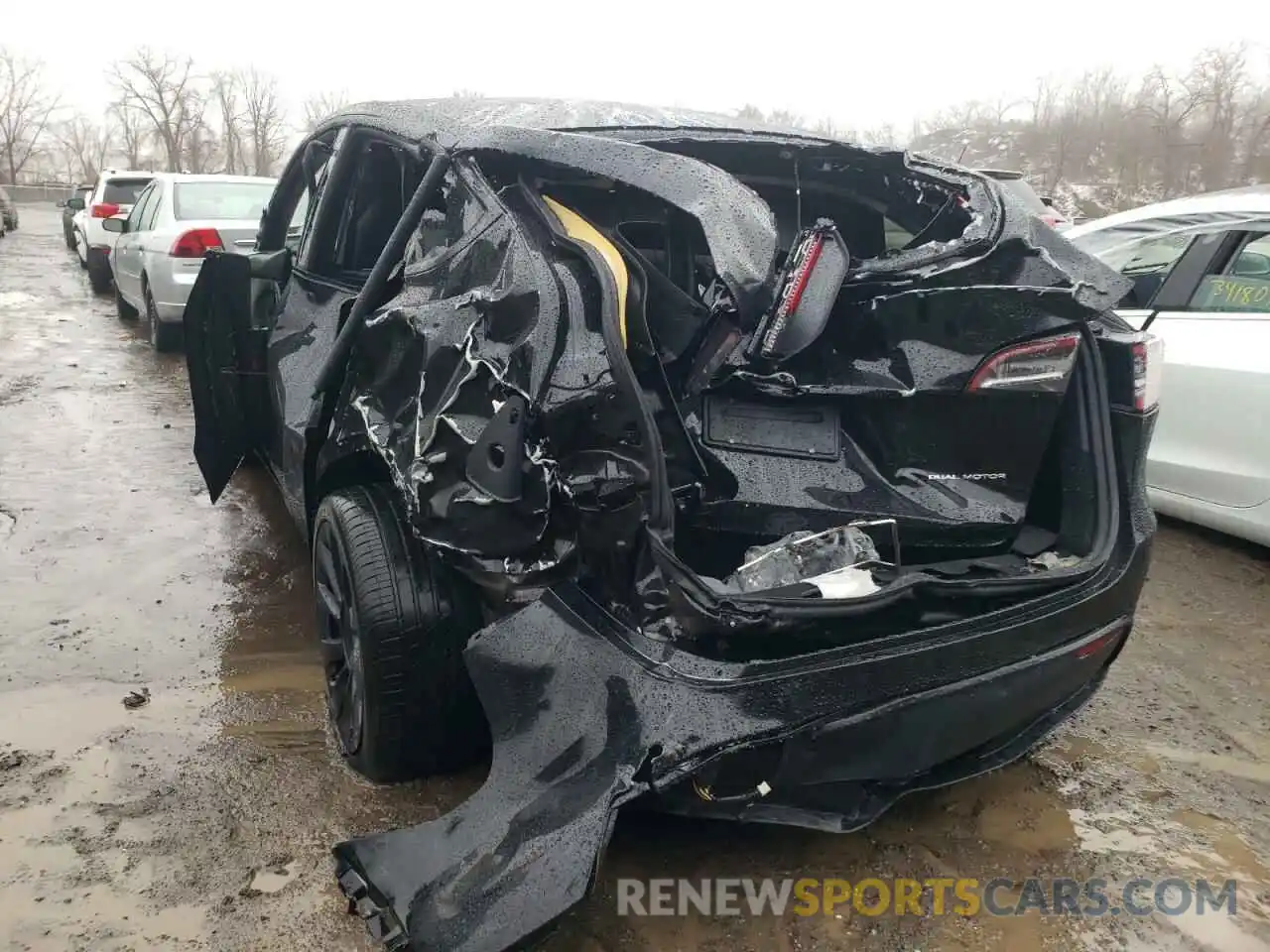 9 Photograph of a damaged car 5YJYGDEE6MF301566 TESLA MODEL Y 2021