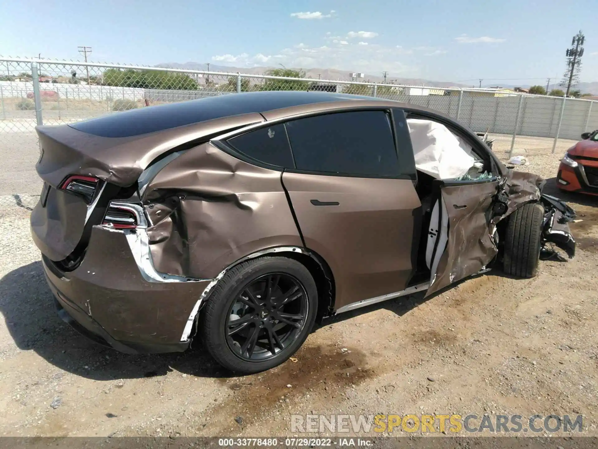 4 Photograph of a damaged car 5YJYGDEE6MF303317 TESLA MODEL Y 2021