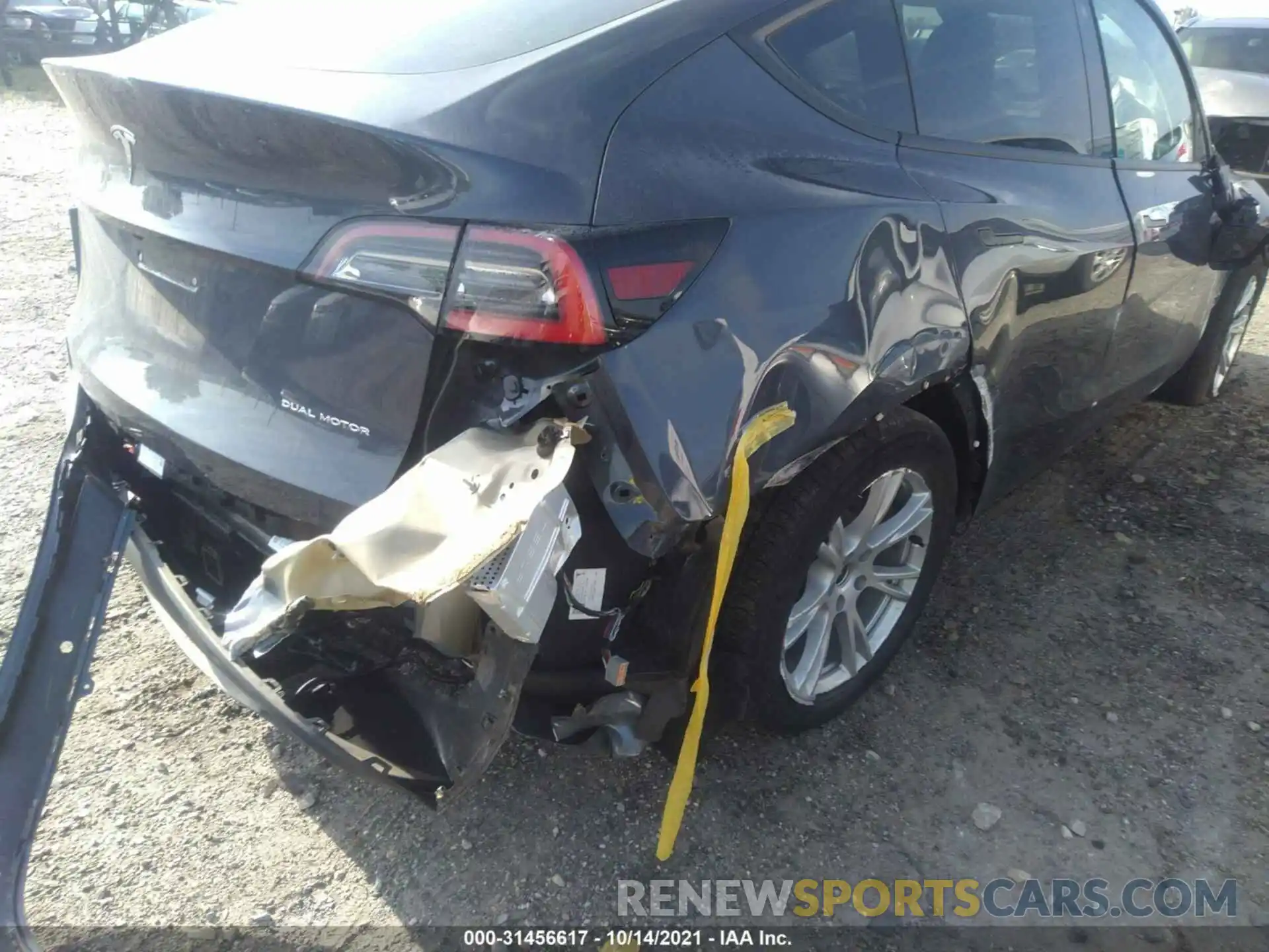 6 Photograph of a damaged car 5YJYGDEE7MF060553 TESLA MODEL Y 2021