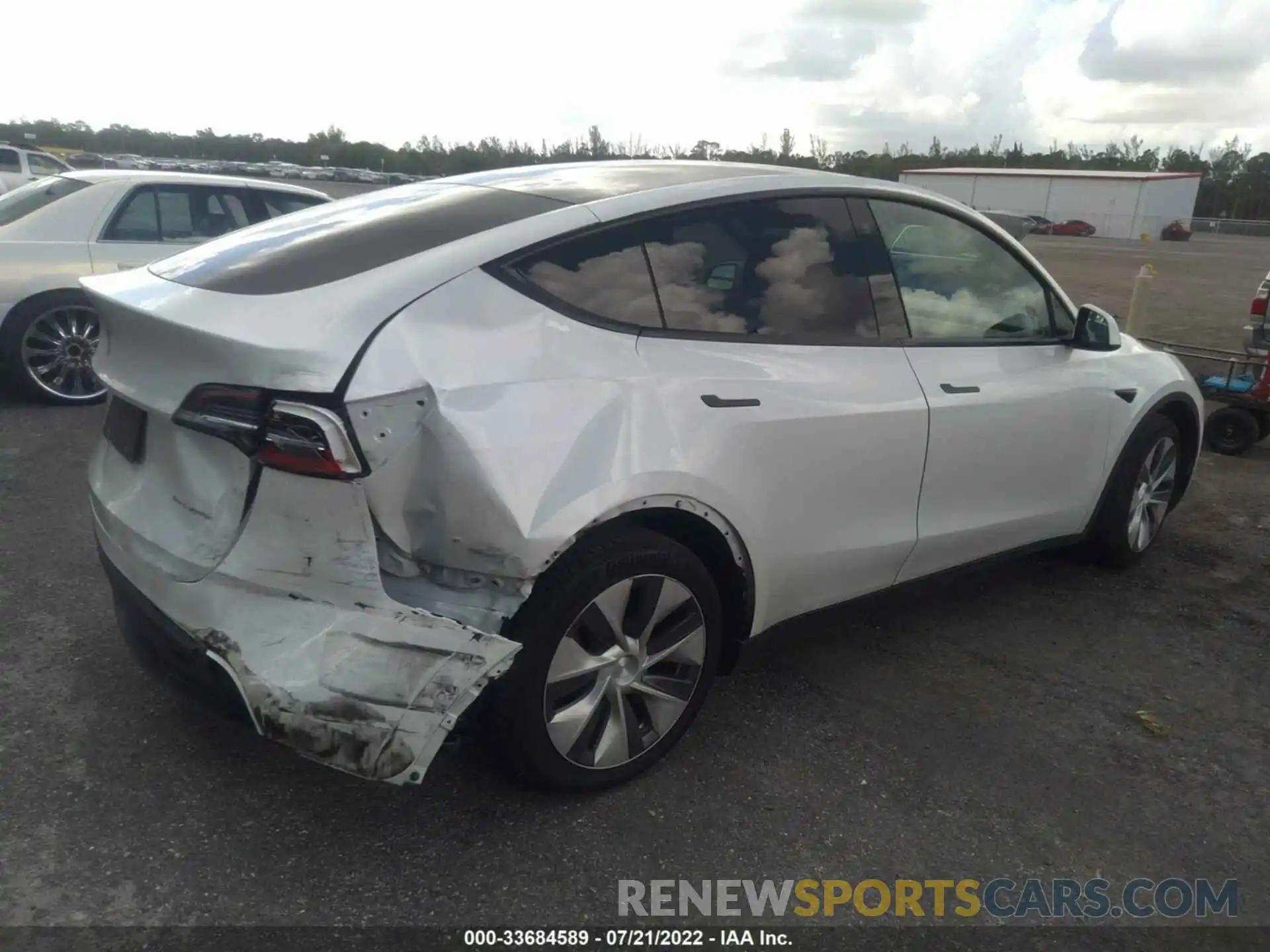 4 Photograph of a damaged car 5YJYGDEE7MF067809 TESLA MODEL Y 2021