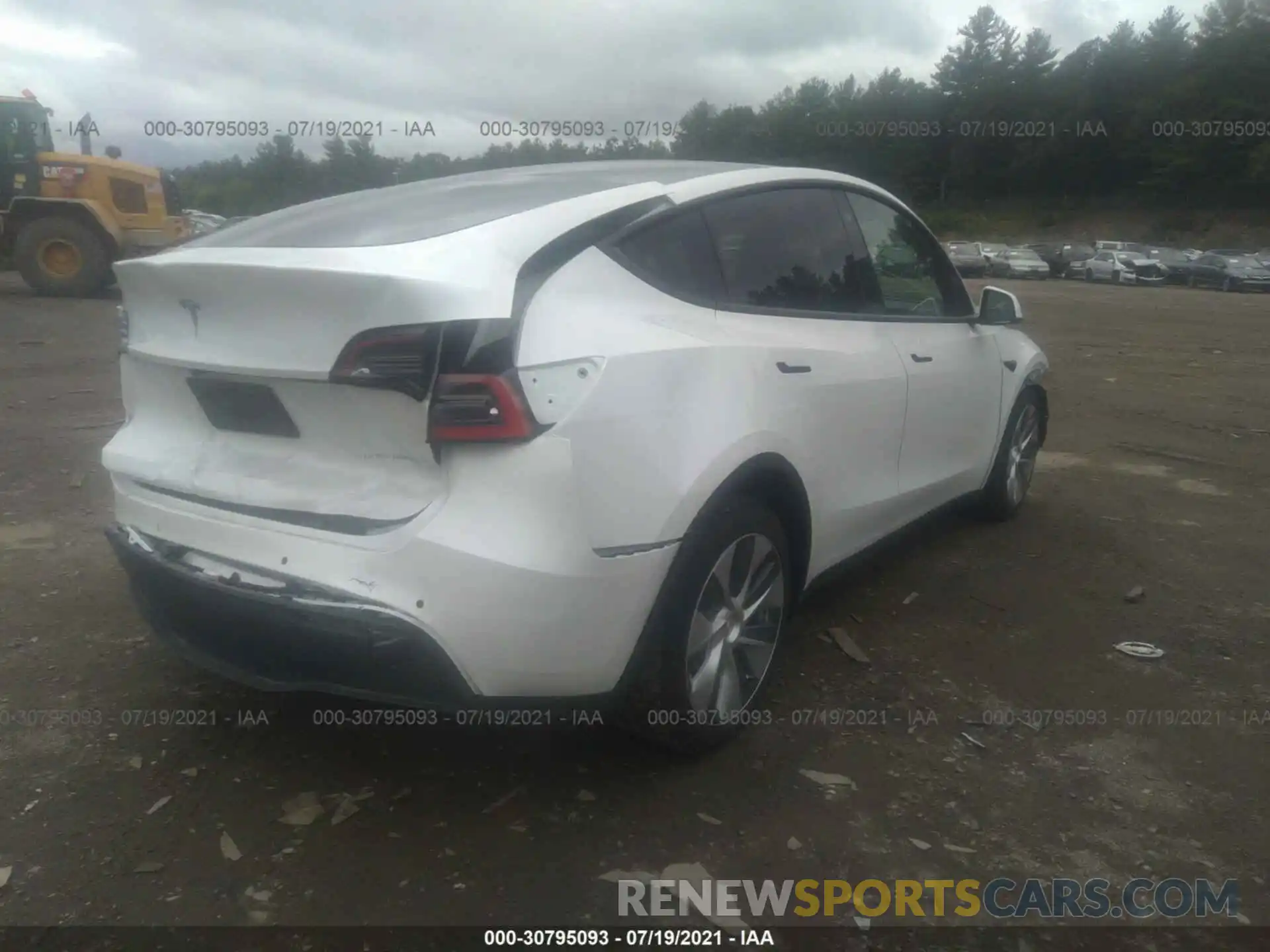 4 Photograph of a damaged car 5YJYGDEE7MF069575 TESLA MODEL Y 2021