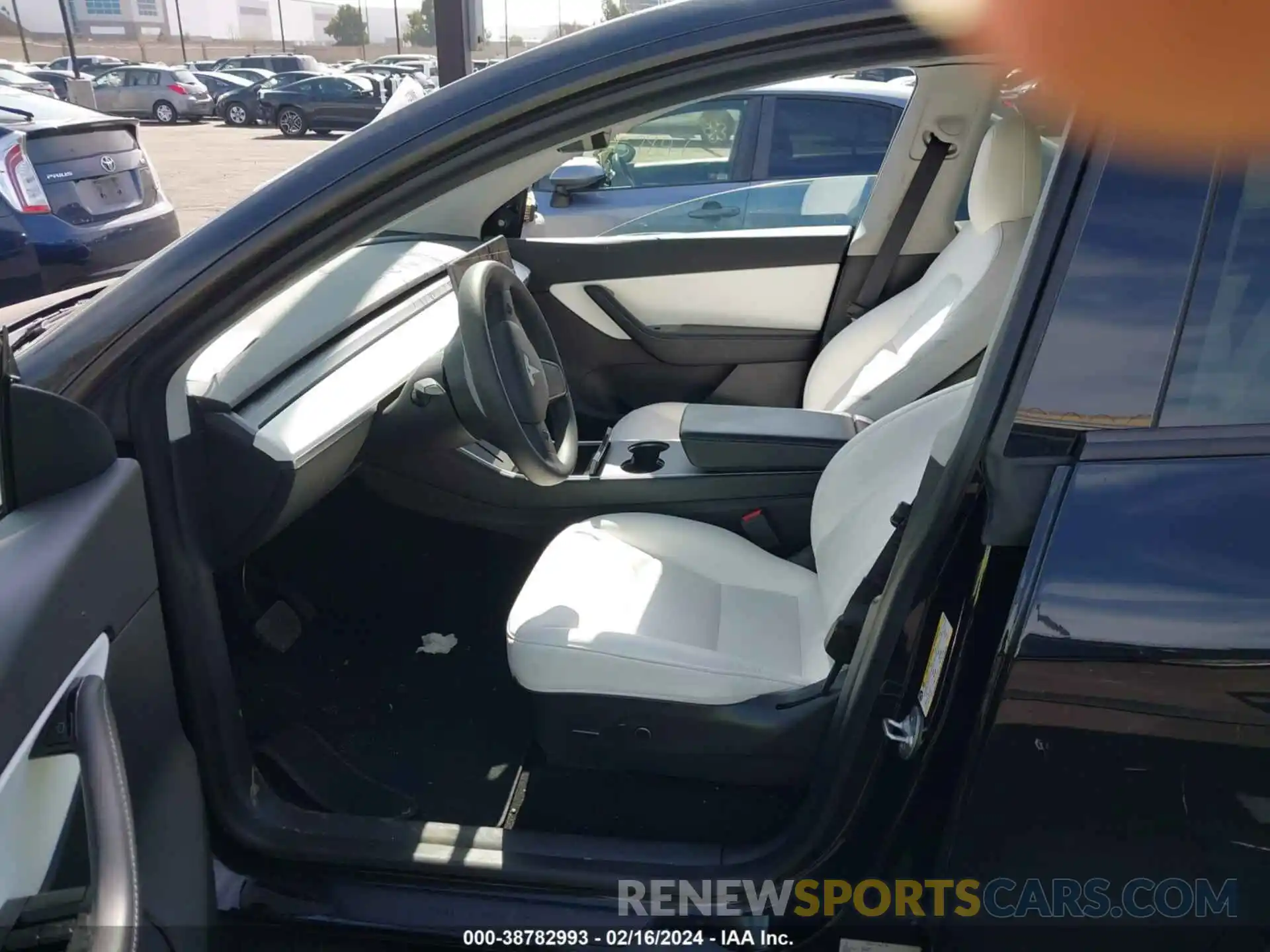 5 Photograph of a damaged car 5YJYGDEE7MF075120 TESLA MODEL Y 2021