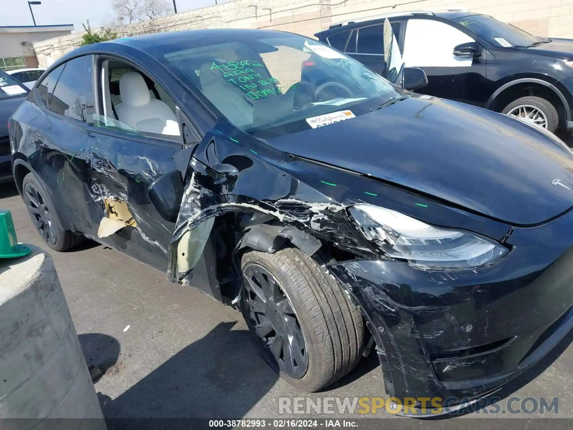 6 Photograph of a damaged car 5YJYGDEE7MF075120 TESLA MODEL Y 2021