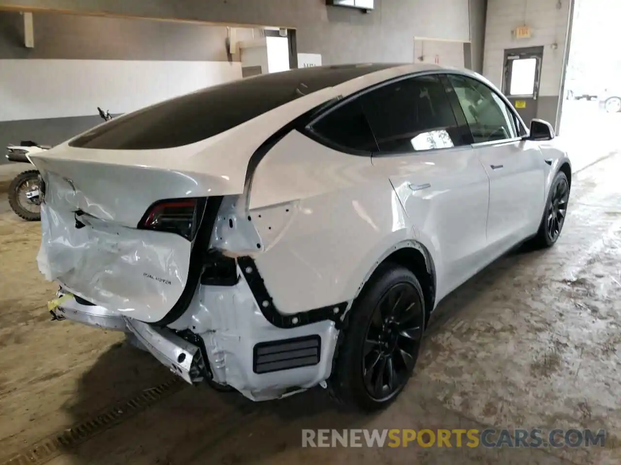 4 Photograph of a damaged car 5YJYGDEE7MF075344 TESLA MODEL Y 2021