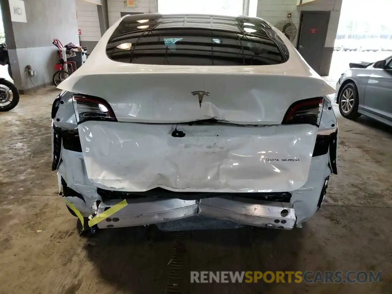 9 Photograph of a damaged car 5YJYGDEE7MF075344 TESLA MODEL Y 2021