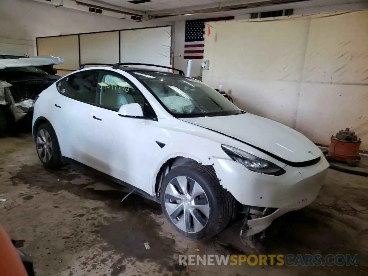 1 Photograph of a damaged car 5YJYGDEE7MF087963 TESLA MODEL Y 2021