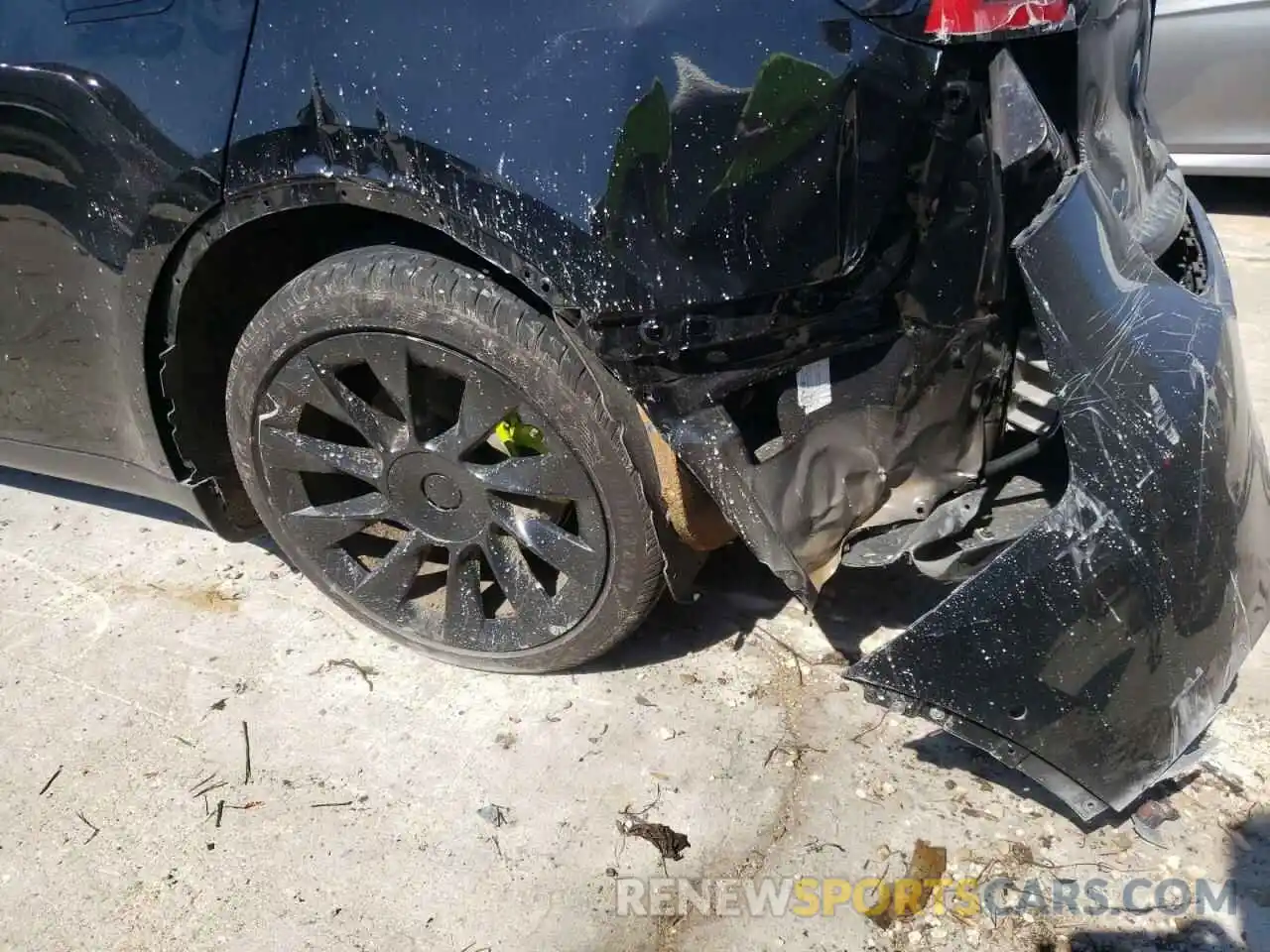 9 Photograph of a damaged car 5YJYGDEE7MF089633 TESLA MODEL Y 2021