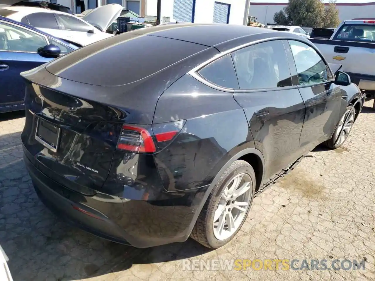 4 Photograph of a damaged car 5YJYGDEE7MF094122 TESLA MODEL Y 2021