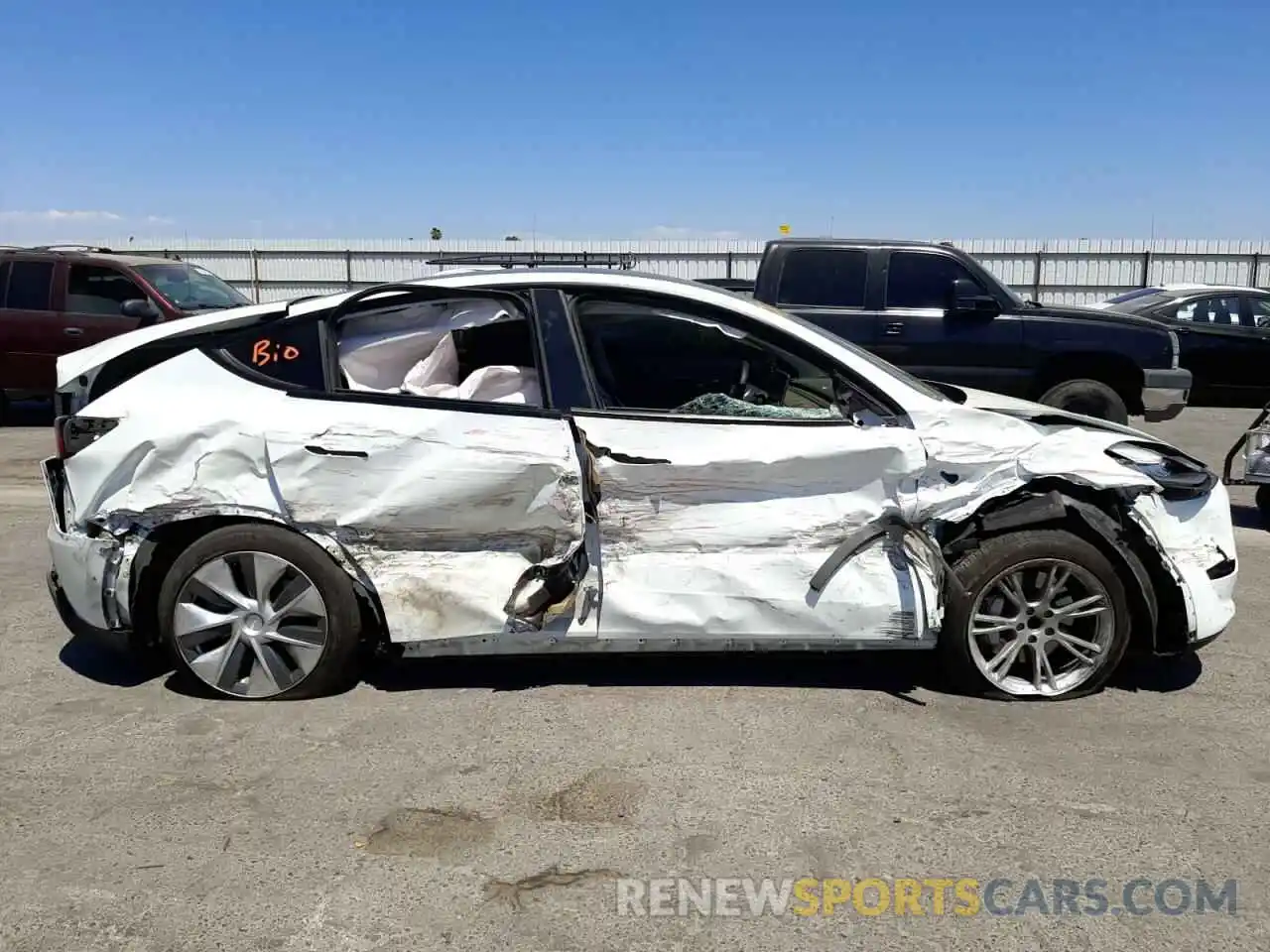 9 Photograph of a damaged car 5YJYGDEE7MF096601 TESLA MODEL Y 2021