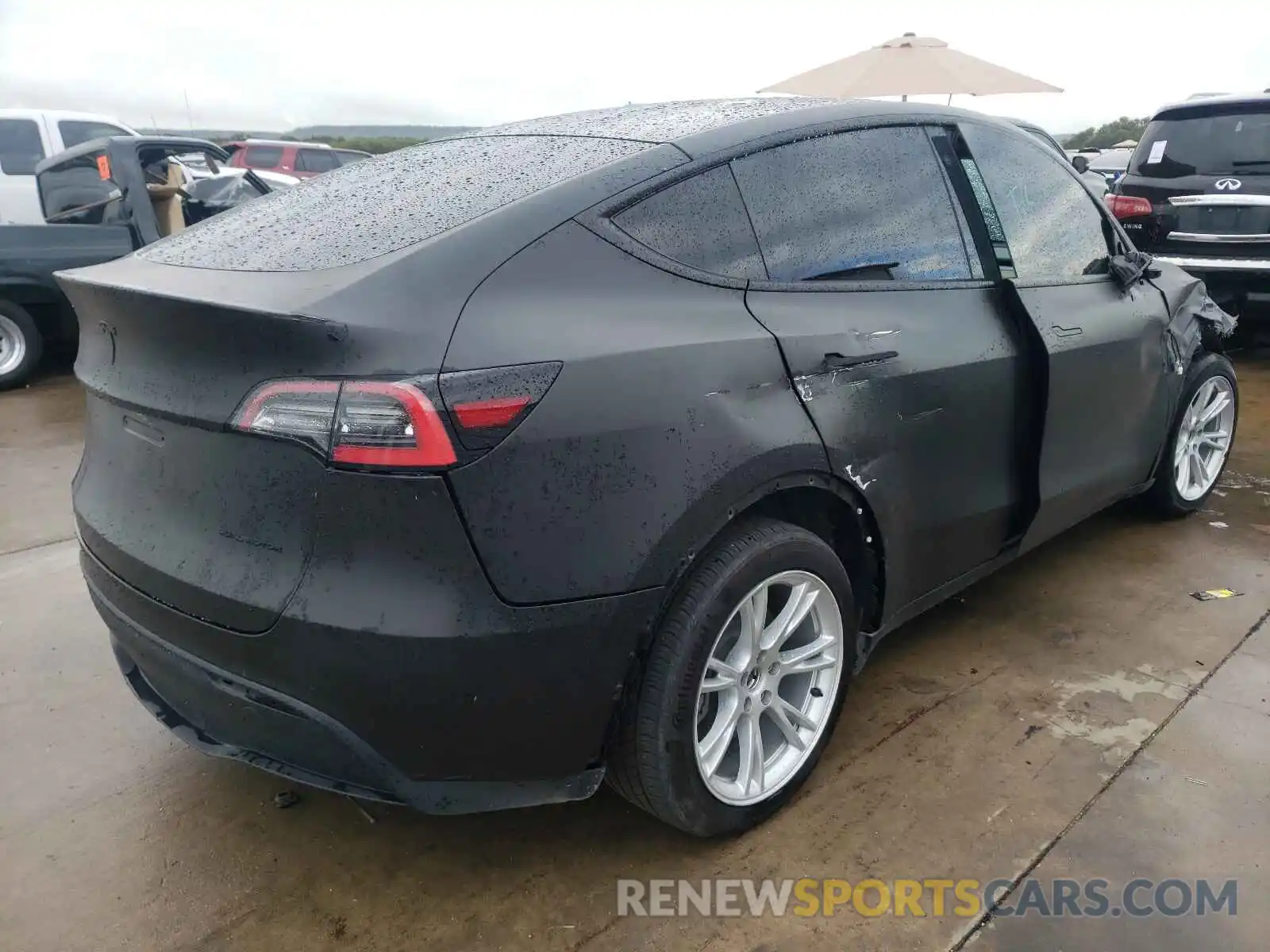 4 Photograph of a damaged car 5YJYGDEE7MF099904 TESLA MODEL Y 2021