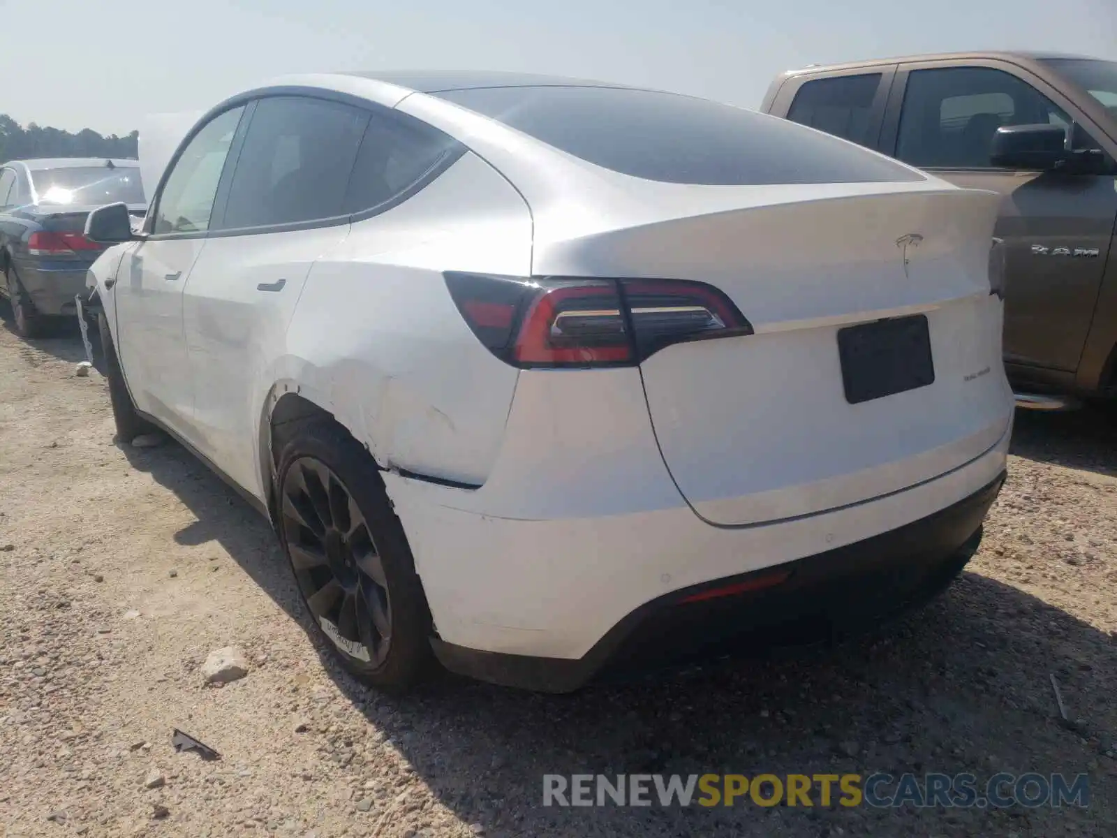 3 Photograph of a damaged car 5YJYGDEE7MF100596 TESLA MODEL Y 2021