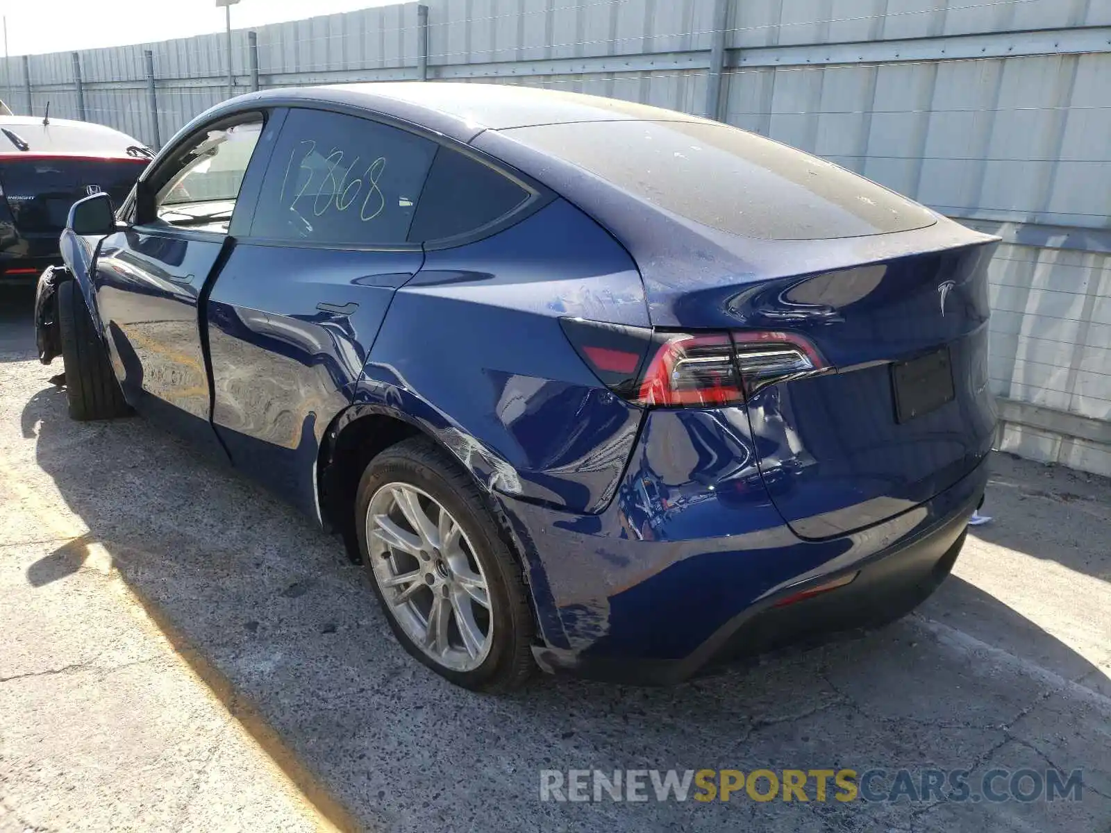 3 Photograph of a damaged car 5YJYGDEE7MF105099 TESLA MODEL Y 2021