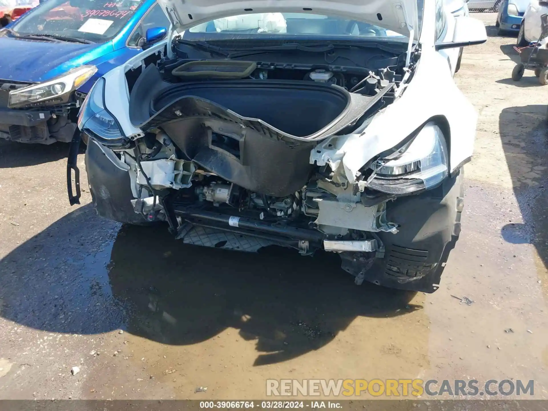 18 Photograph of a damaged car 5YJYGDEE7MF105264 TESLA MODEL Y 2021