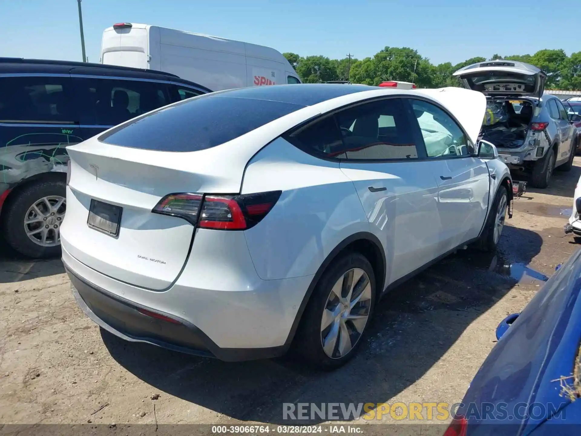 4 Photograph of a damaged car 5YJYGDEE7MF105264 TESLA MODEL Y 2021