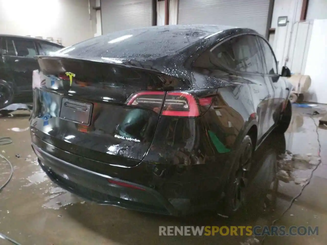 4 Photograph of a damaged car 5YJYGDEE7MF115728 TESLA MODEL Y 2021