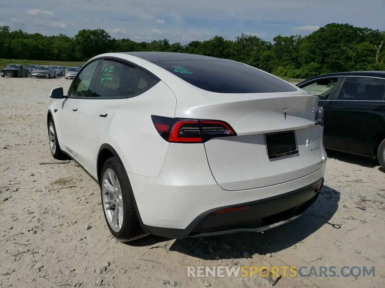 3 Photograph of a damaged car 5YJYGDEE7MF118970 TESLA MODEL Y 2021