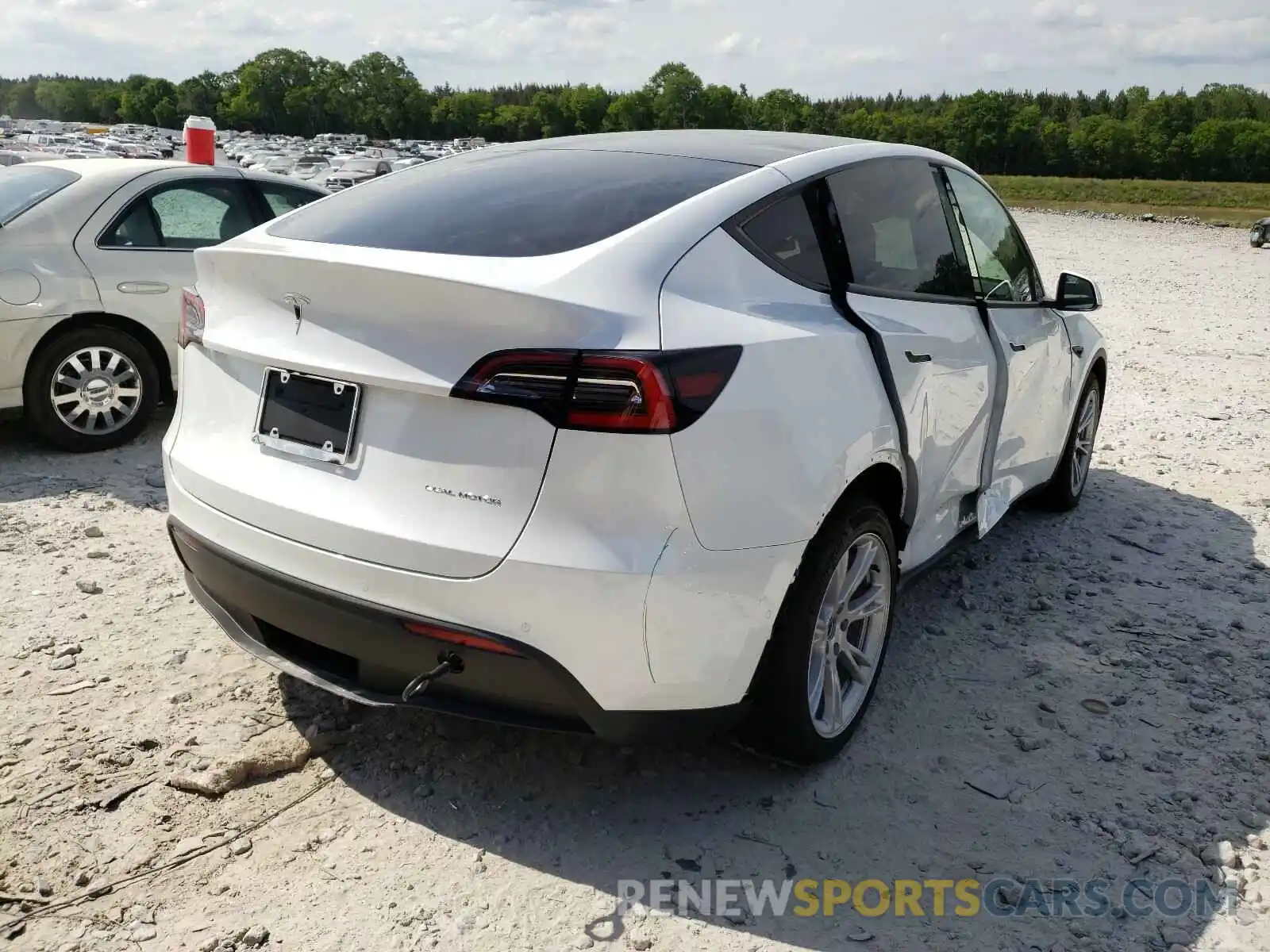 4 Photograph of a damaged car 5YJYGDEE7MF118970 TESLA MODEL Y 2021